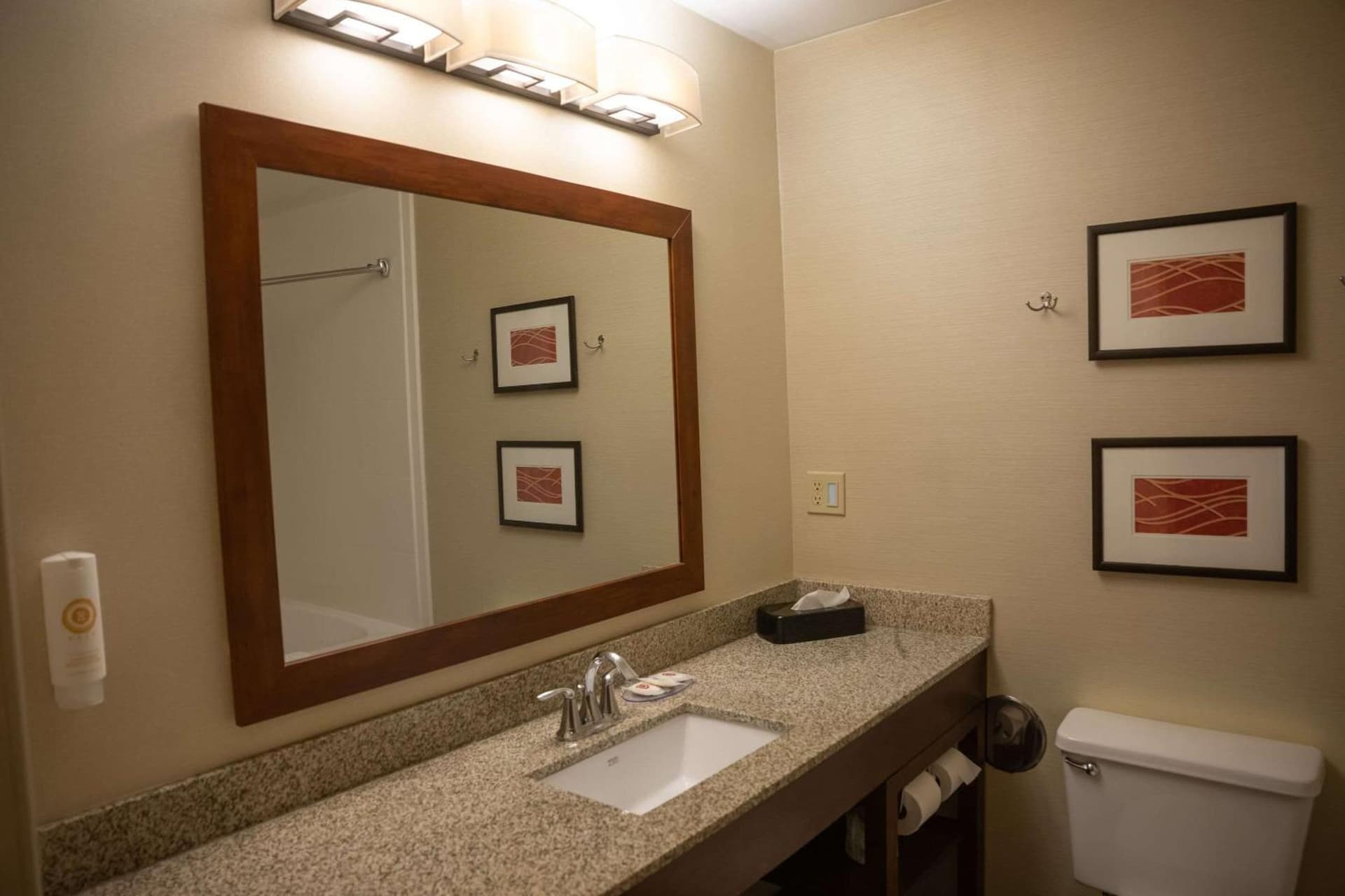 Comfort Inn & Suites Erie - Splash Lagoon Indoor Waterpark interior in Erie, PA — gallery photo 2