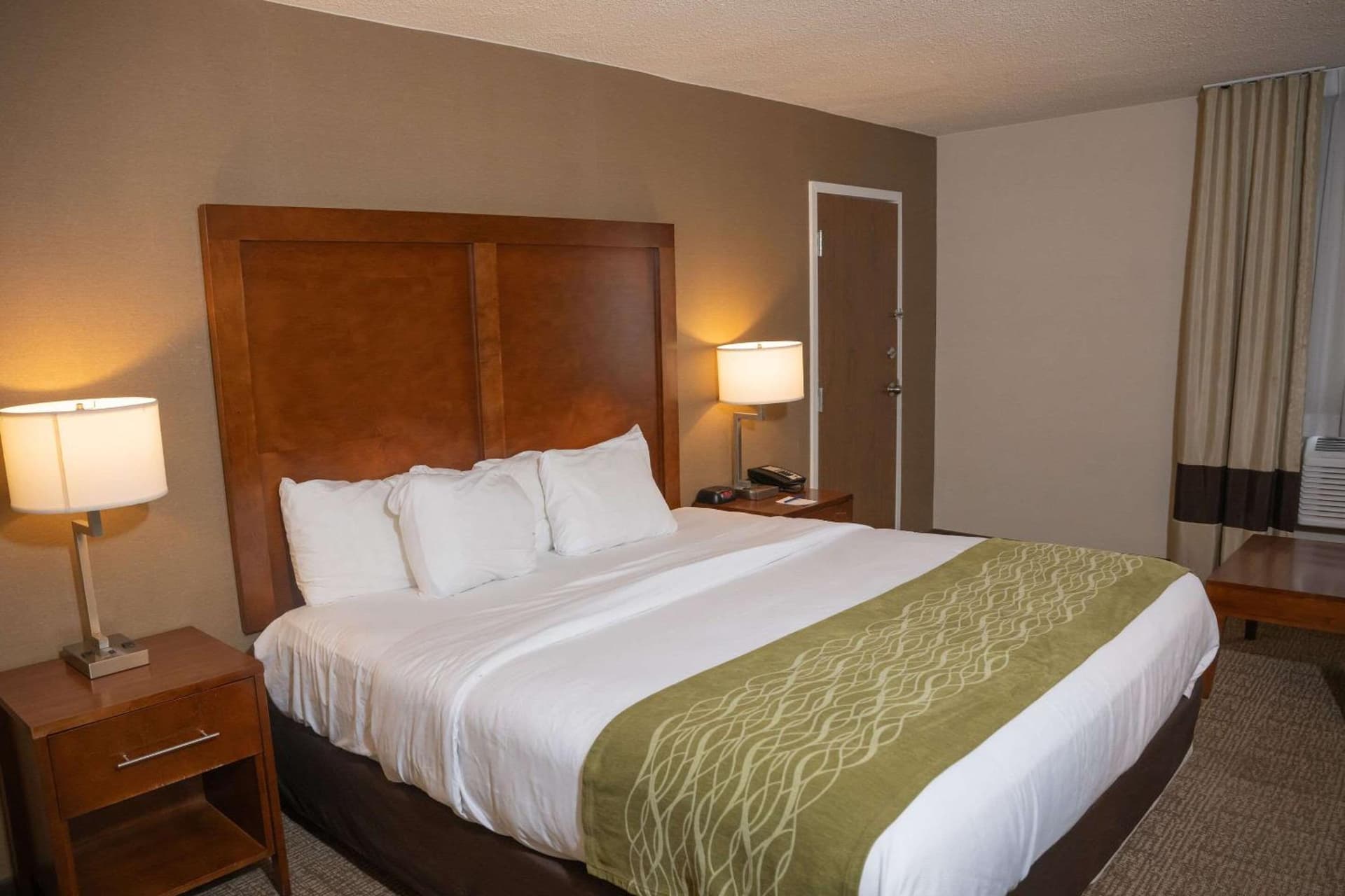 Comfort Inn & Suites Erie - Splash Lagoon Indoor Waterpark gallery photo in Erie, PA — image 15