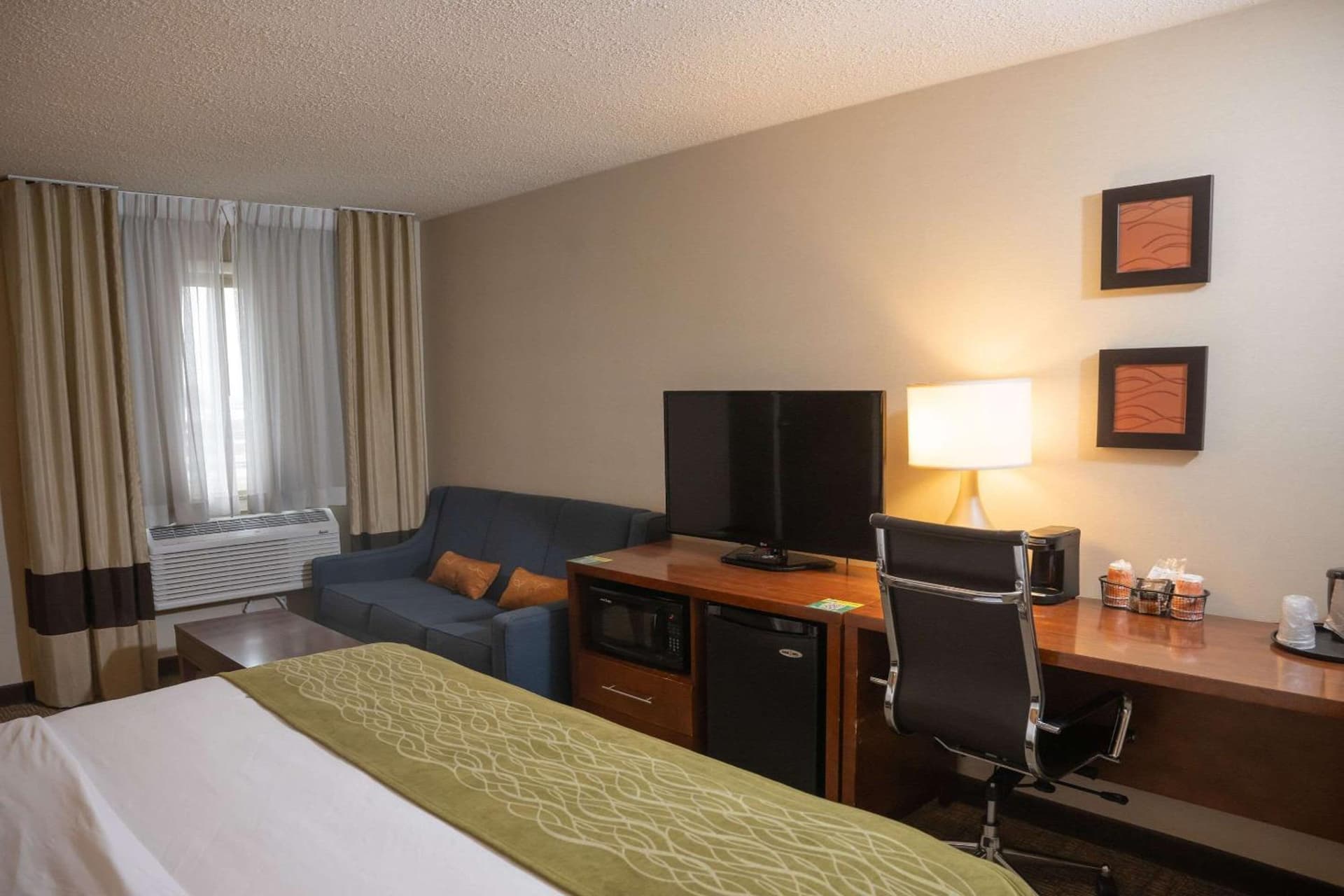 Comfort Inn & Suites Erie - Splash Lagoon Indoor Waterpark gallery photo in Erie, PA — image 30
