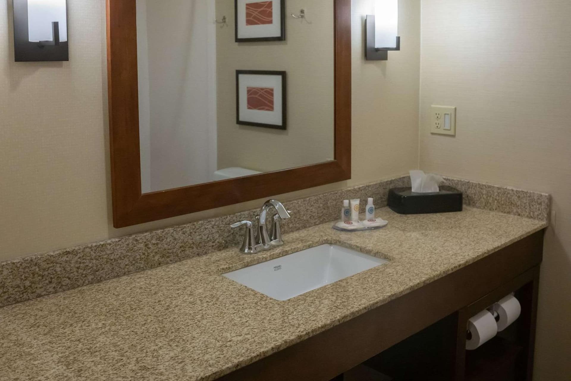 Comfort Inn & Suites Erie - Splash Lagoon Indoor Waterpark gallery photo in Erie, PA — image 17