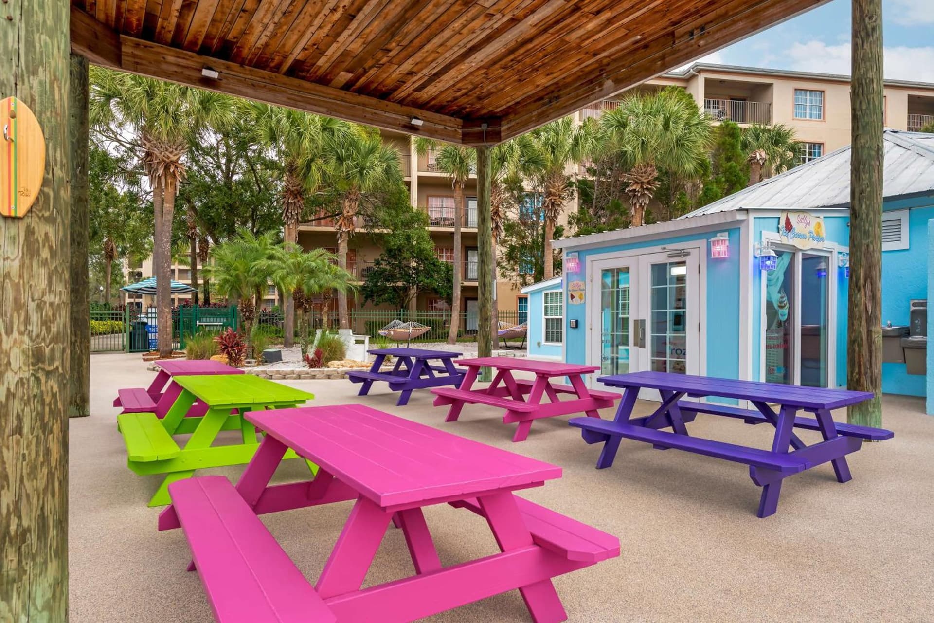 Hilton Vacation Club Aqua Sol Orlando West interior in Orlando, FL — gallery photo 2