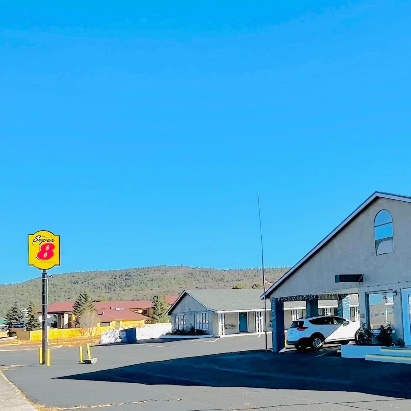 Super 8 by Wyndham Williams West Route 66 - Grand Canyon Area featured exterior or lobby in Williams, AZ — similar hotel