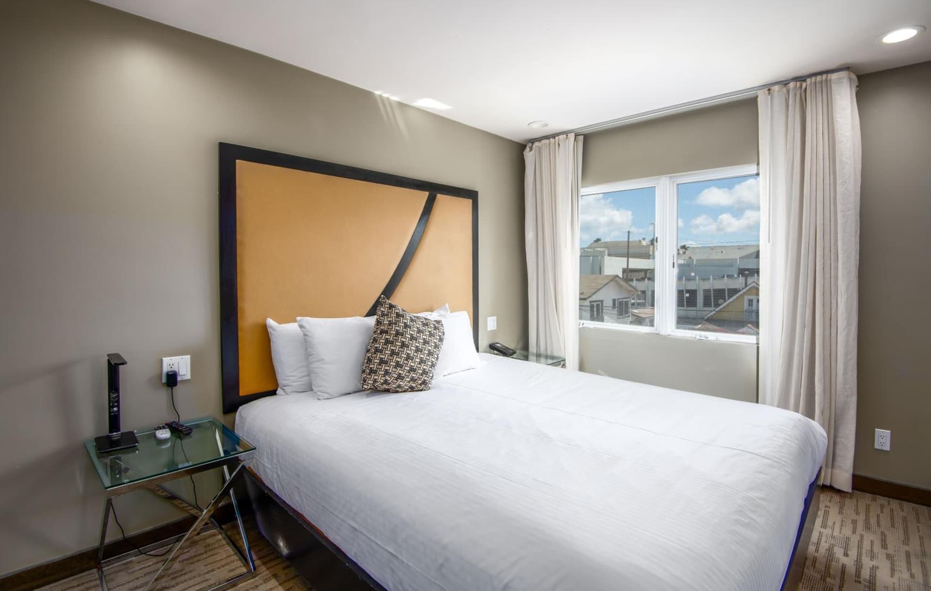 Grandview Inn interior in Hermosa Beach, CA — gallery photo 2