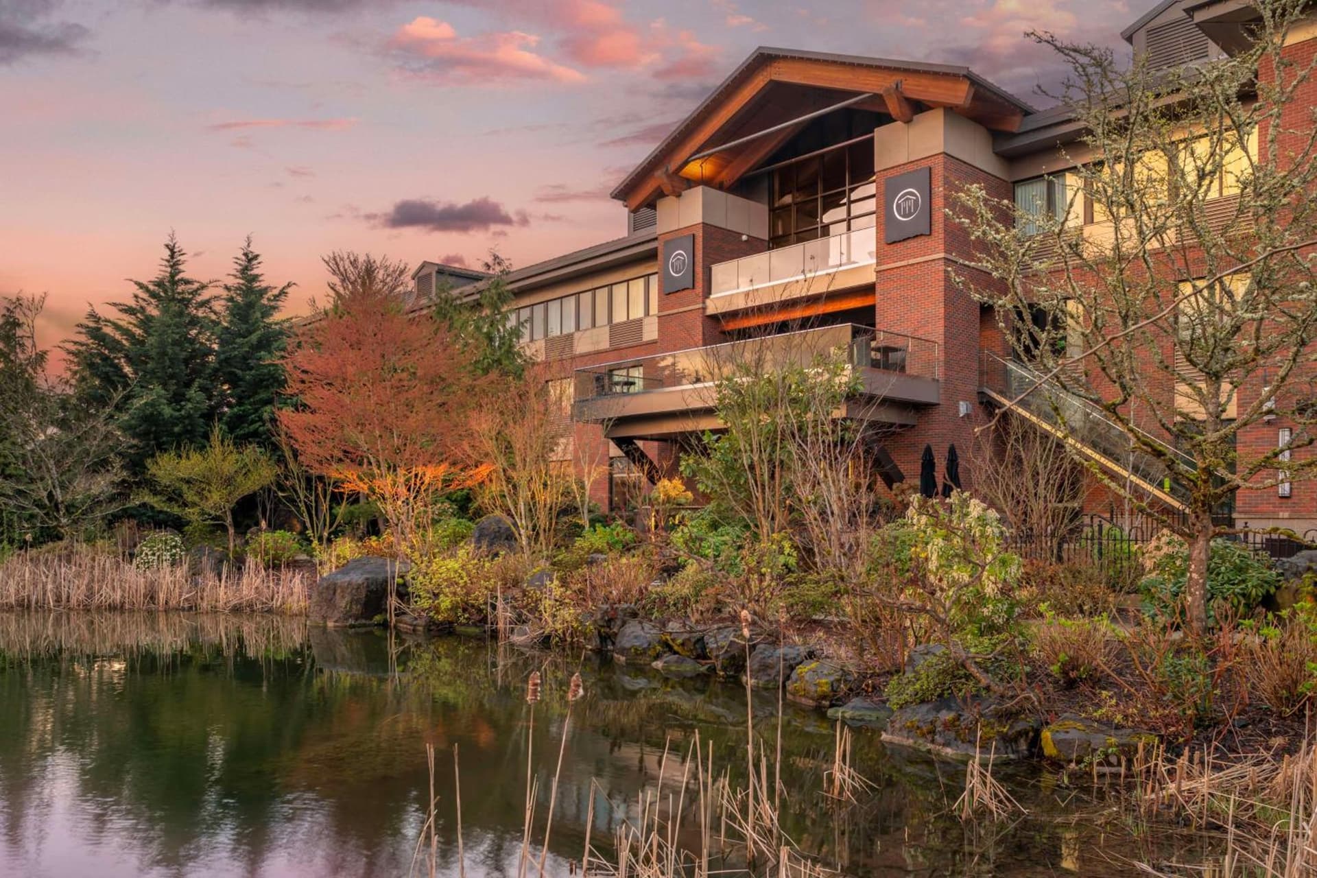 Best Western Premier Boulder Falls Inn interior in Lebanon, OR — gallery photo 2