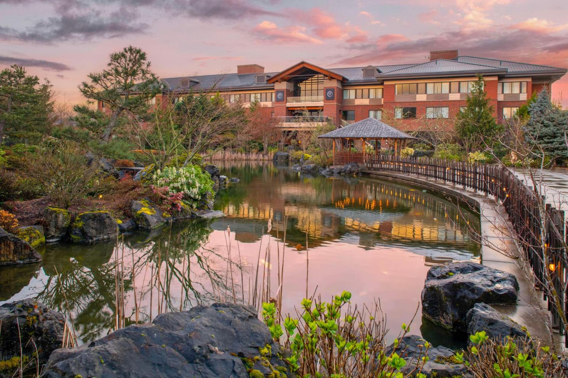 Best Western Premier Boulder Falls Inn property views in Lebanon, OR — gallery photo 3