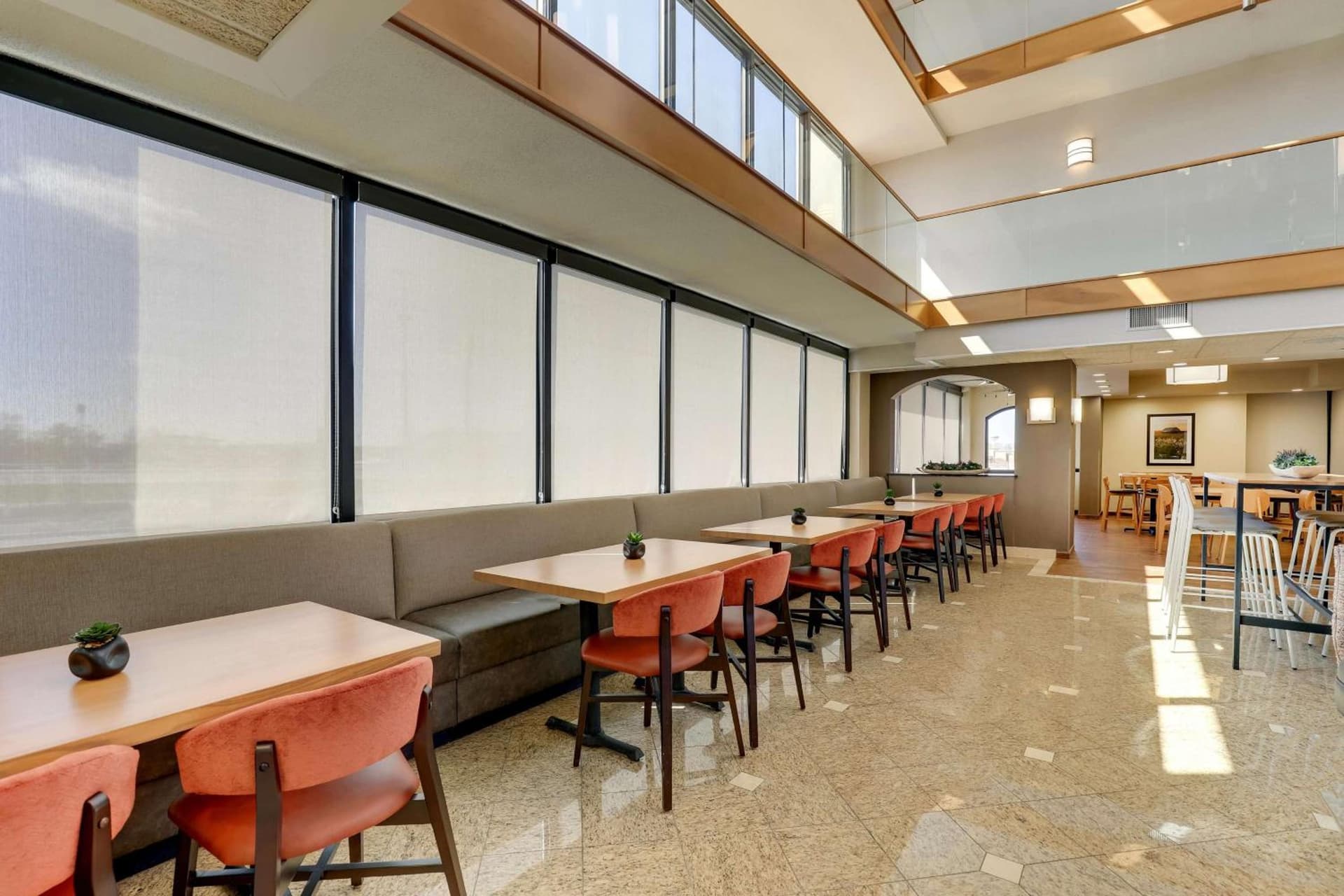 Drury Inn & Suites Marion interior in Marion, IL — gallery photo 2