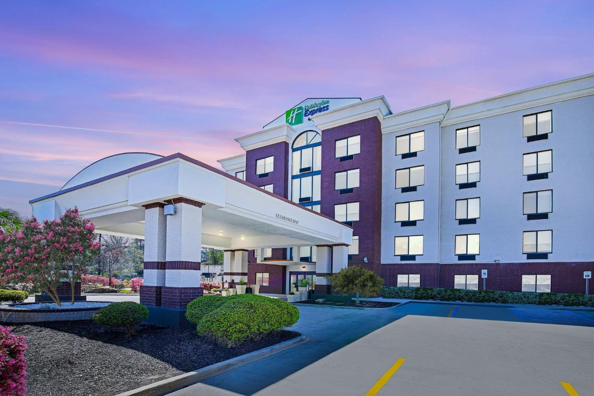Holiday Inn Express Hotel & Suites Birmingham - Inverness 280 by IHG featured exterior or lobby in Birmingham, AL — similar hotel