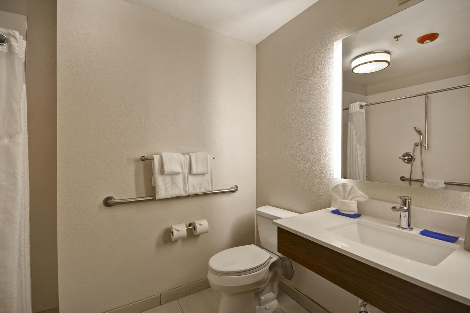 Holiday Inn Express Fresno River Park Highway 41 by IHG gallery photo in Fresno, CA — image 43