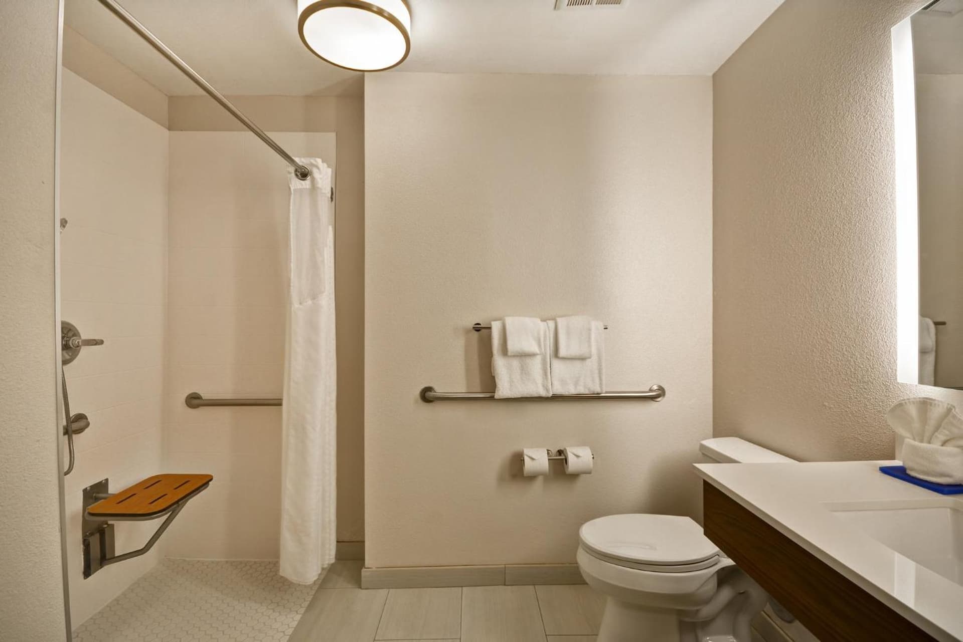 Holiday Inn Express Fresno River Park Highway 41 by IHG gallery photo in Fresno, CA — image 15