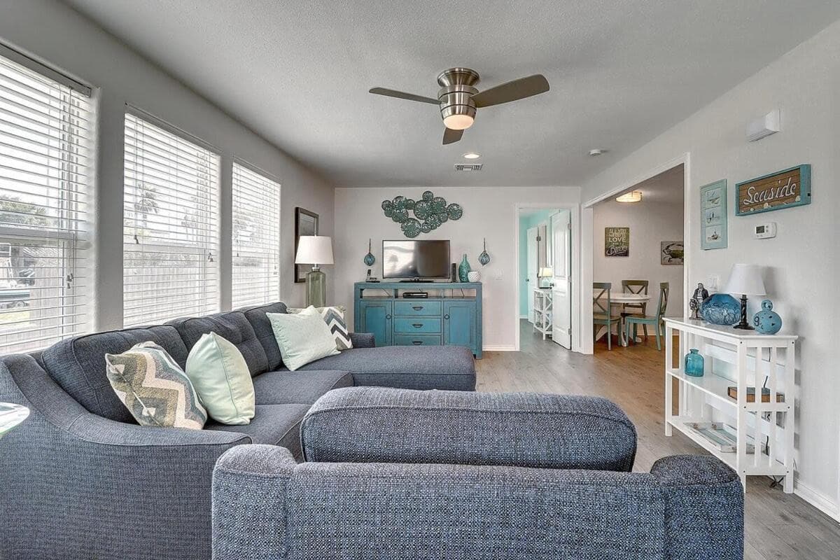 The Blue Pearl interior in Port Aransas, TX — gallery photo 2