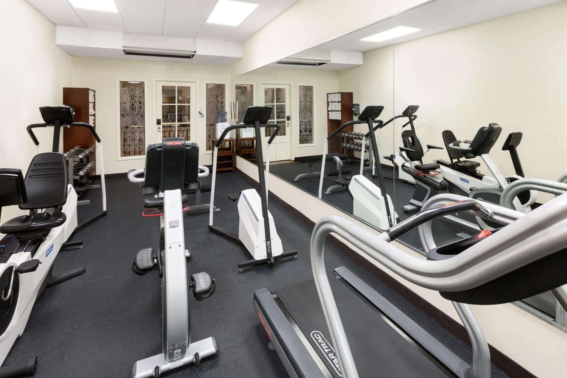 Wyndham Garden Baronne Plaza interior in New Orleans, LA — gallery photo 2