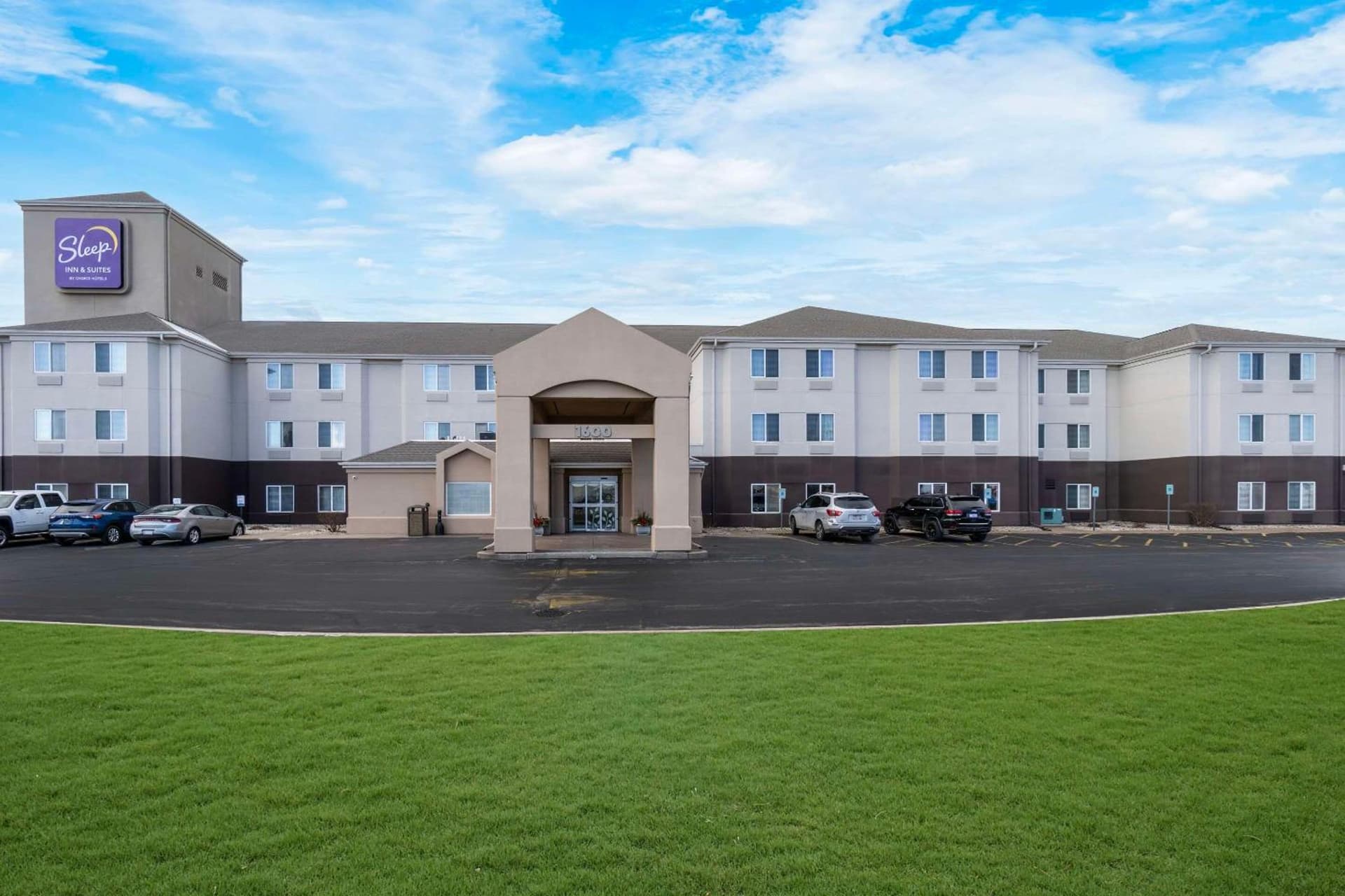 Sleep Inn & Suites Green Bay South property views in De Pere, WI — gallery photo 3
