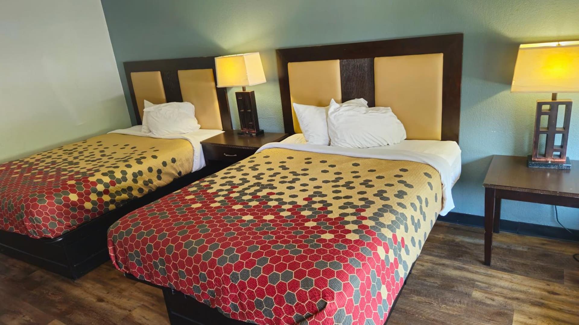 EconoLodge Lavonia interior in Lavonia, GA — gallery photo 2