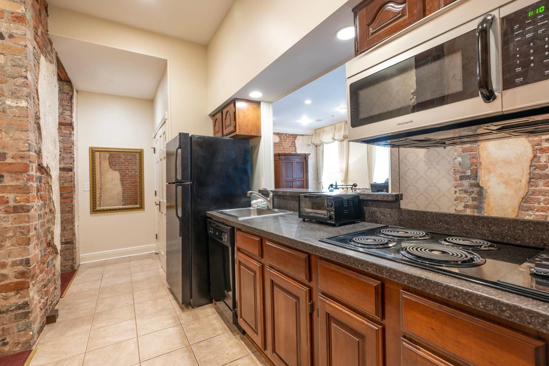 Quarter House Suites interior in New Orleans, LA — gallery photo 2
