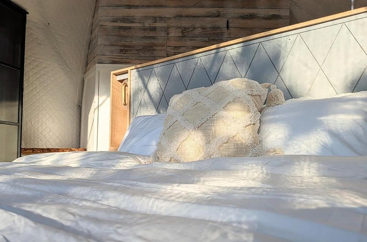 Treehouse Serenity Dome With Private Hot Tub property views in Luckenbach — gallery photo 3