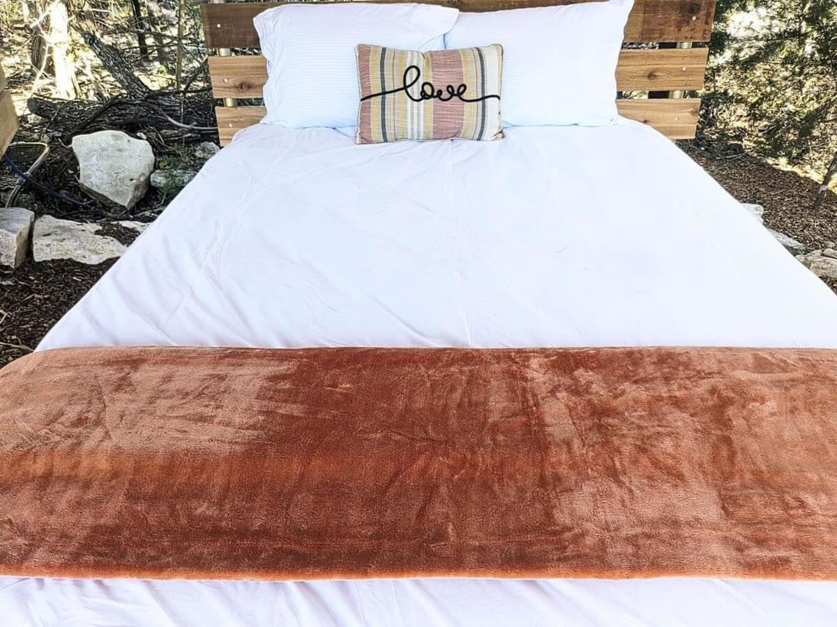 Treehouse Serenity Dome With Private Hot Tub interior in Luckenbach — gallery photo 2