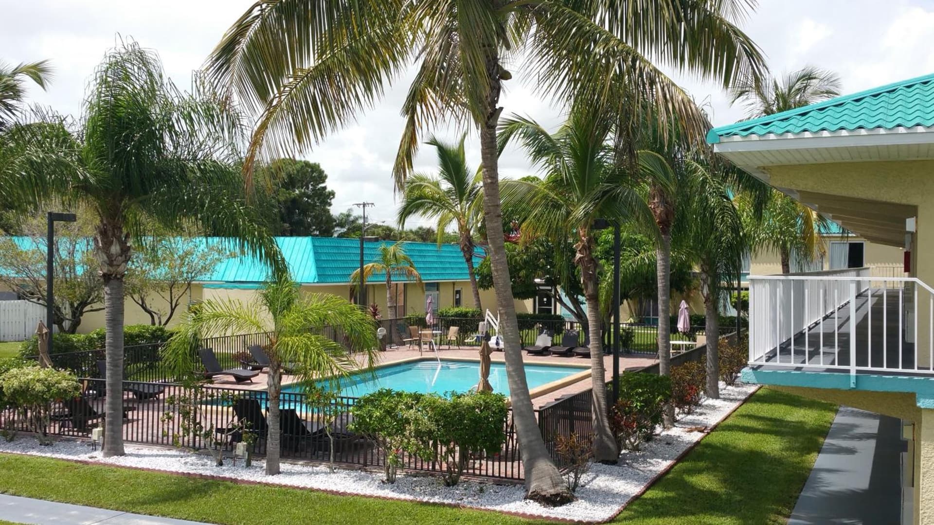 Days Inn & Suites by Wyndham Fort Pierce Midtown gallery photo in Fort Pierce, FL — image 47