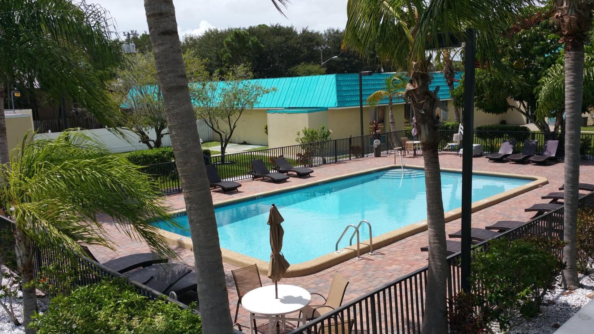 Days Inn & Suites by Wyndham Fort Pierce Midtown gallery photo in Fort Pierce, FL — image 7