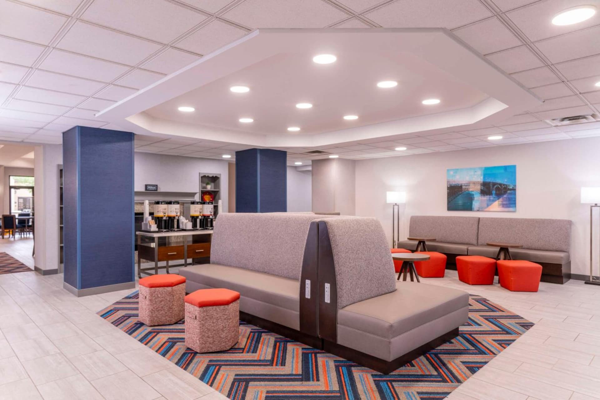 Hampton Inn & Suites St. Louis-Chesterfield interior in Chesterfield, MO — gallery photo 2