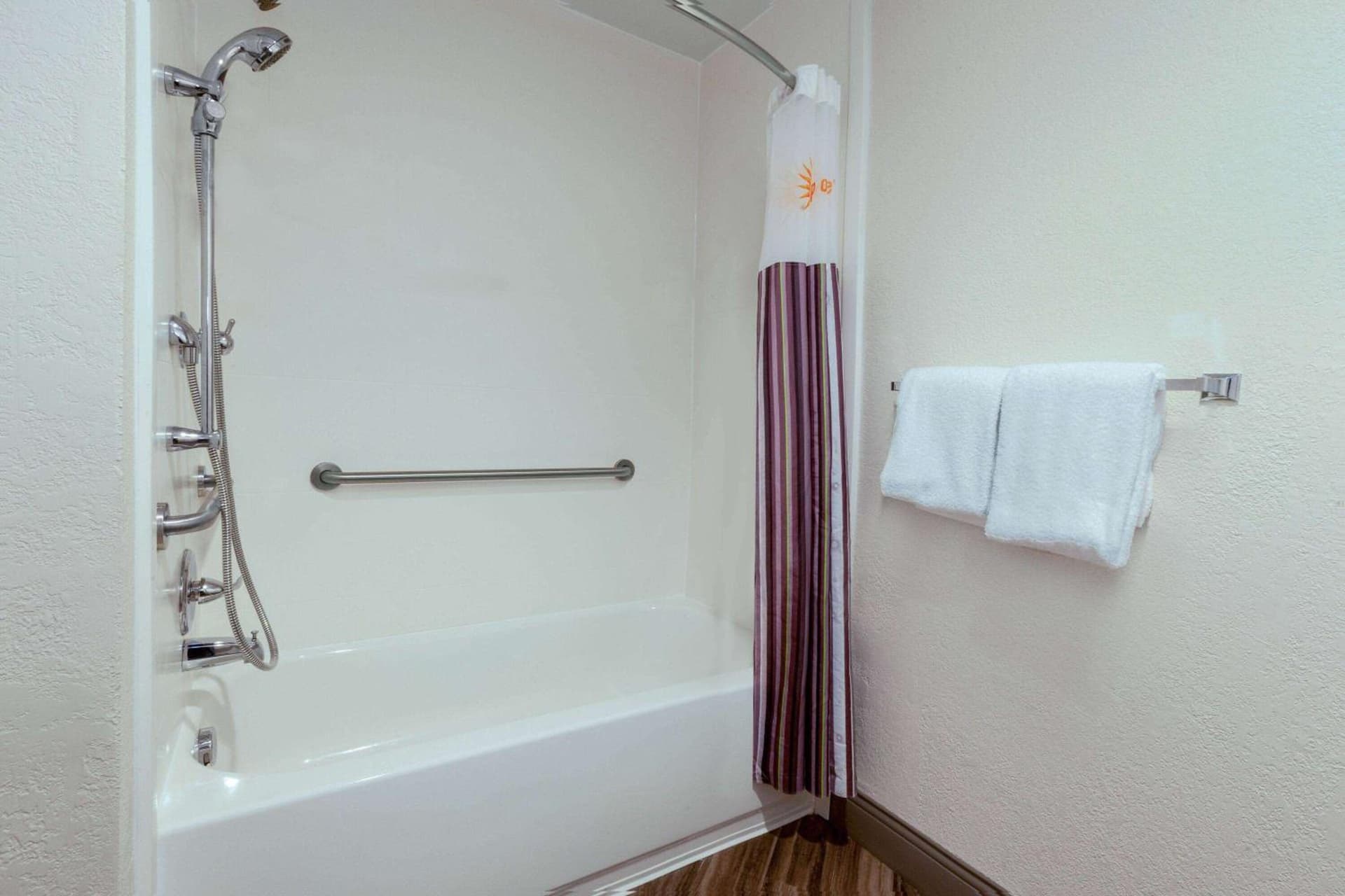 La Quinta by Wyndham Detroit Utica gallery photo in Utica, MI — image 34