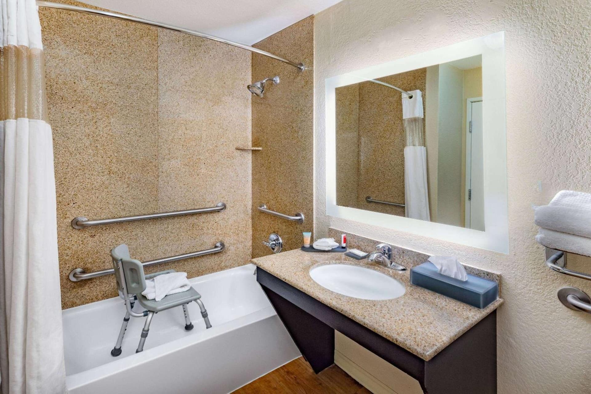 La Quinta by Wyndham Garland Harbor Point gallery photo in Garland, TX — image 20