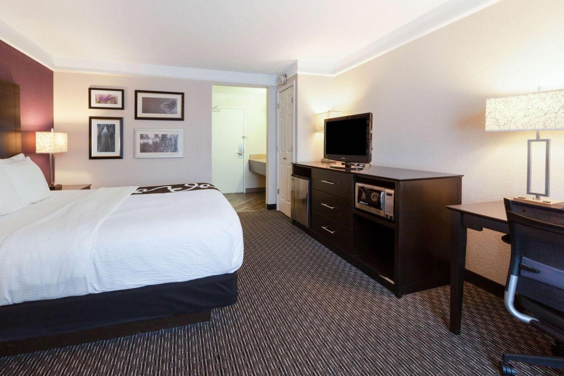 La Quinta by Wyndham Detroit Utica gallery photo in Utica, MI — image 16
