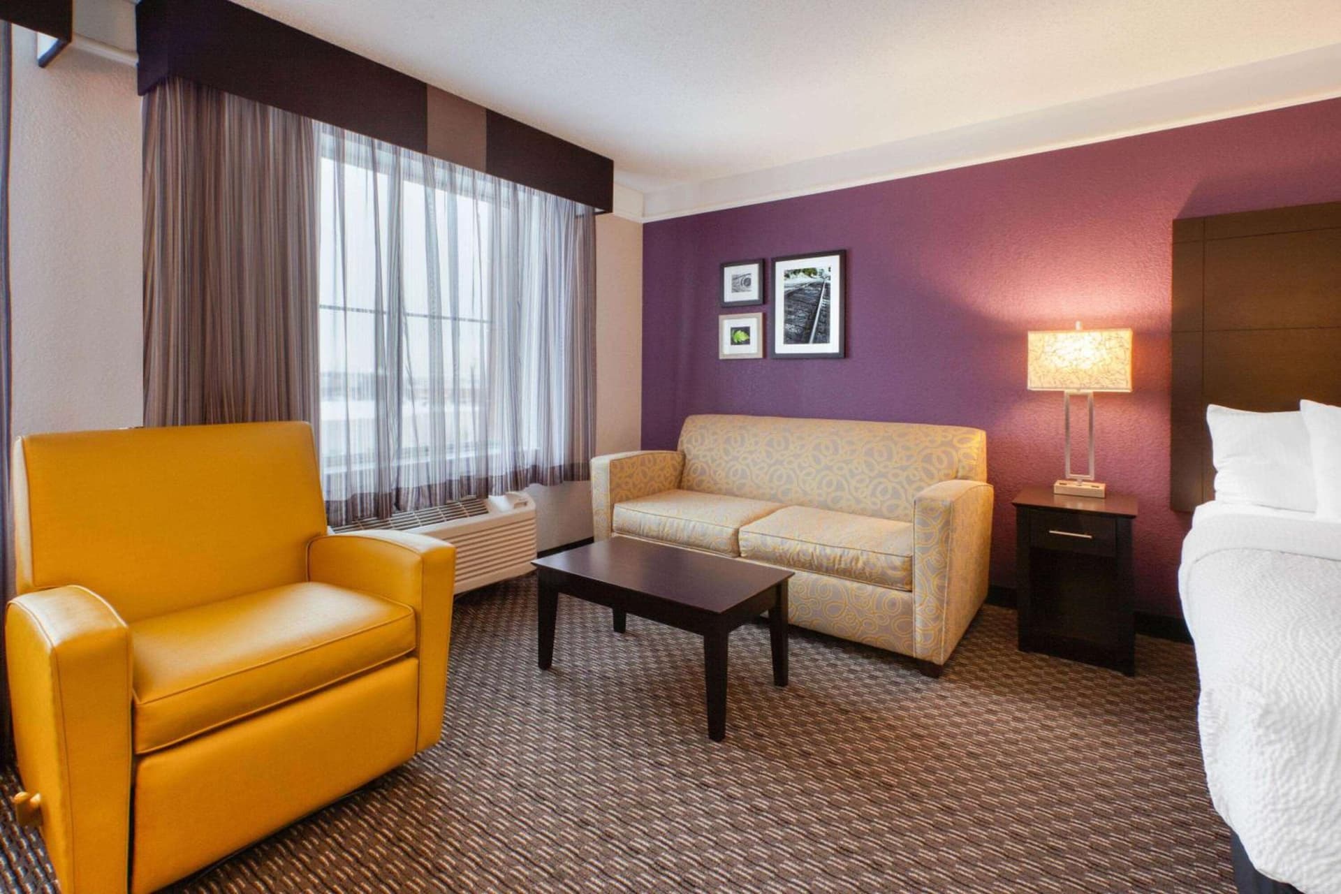 La Quinta by Wyndham Detroit Utica gallery photo in Utica, MI — image 20