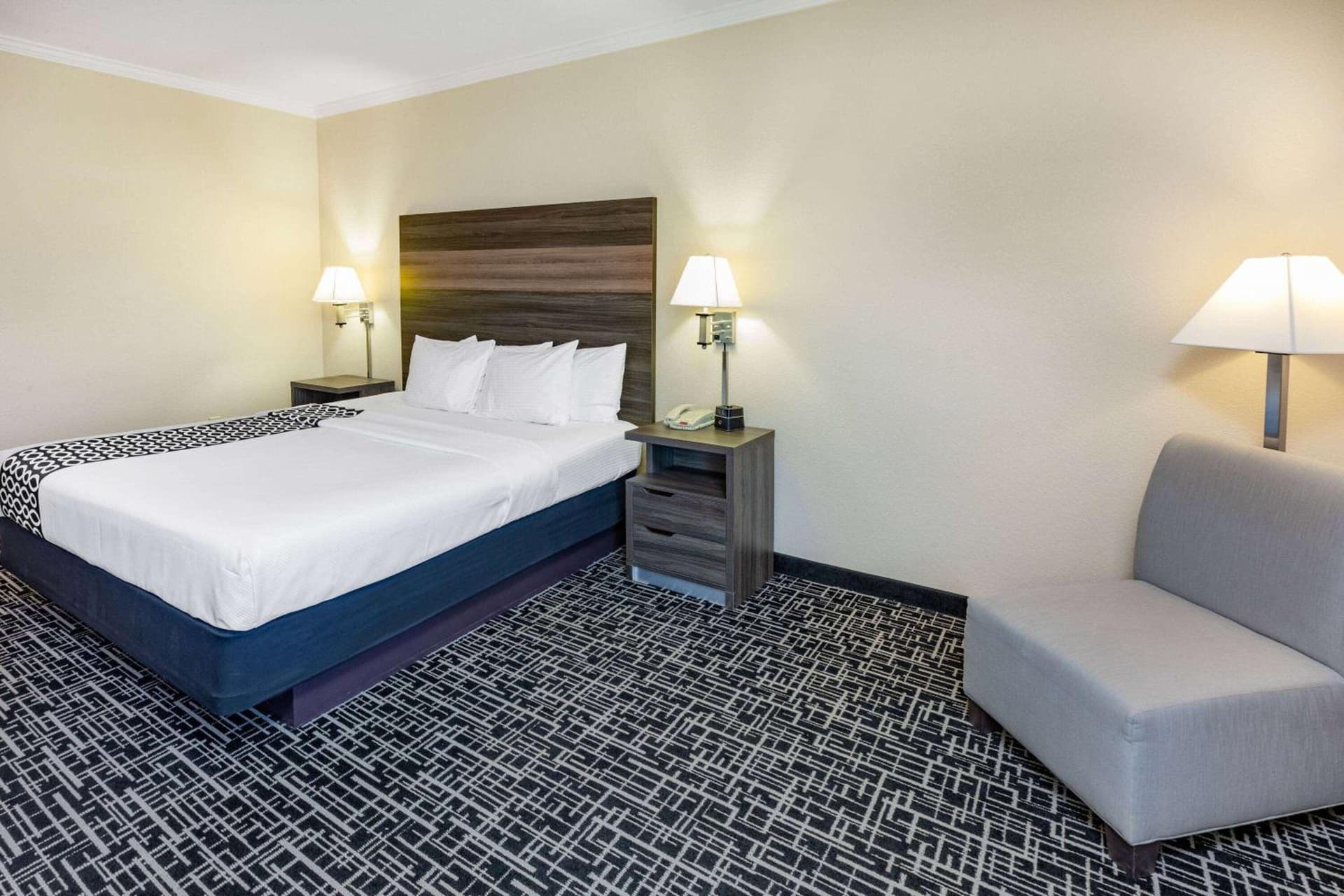 La Quinta by Wyndham Garland Harbor Point gallery photo in Garland, TX — image 48