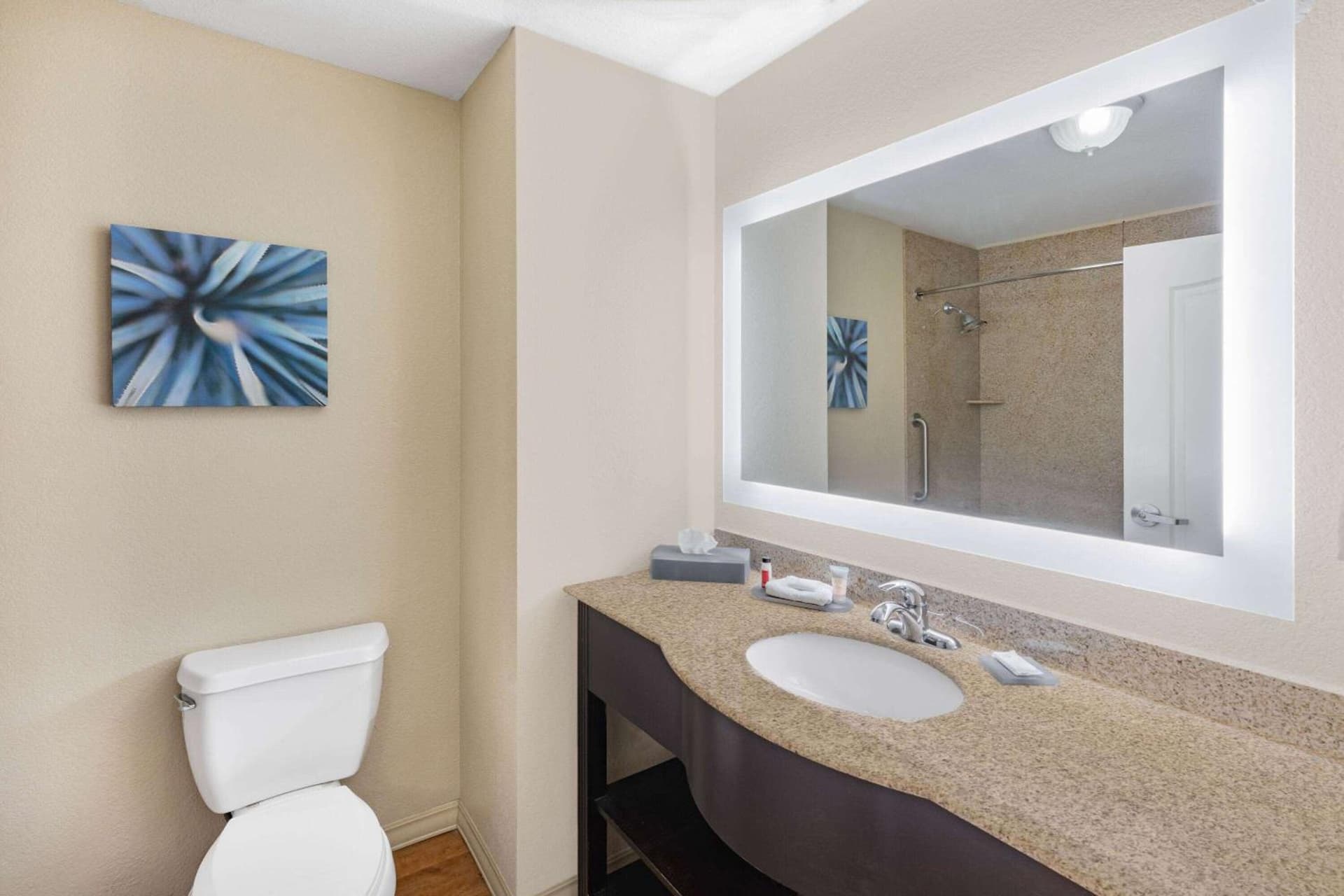 La Quinta by Wyndham Garland Harbor Point gallery photo in Garland, TX — image 31