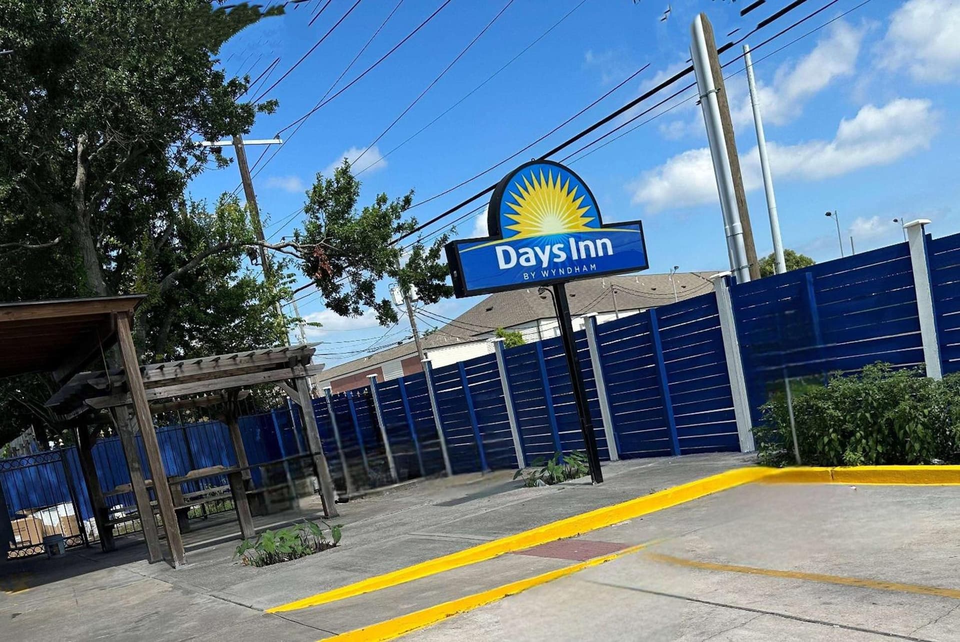 Days Inn by Wyndham New Orleans Pontchartrain property views in New Orleans, LA — gallery photo 3