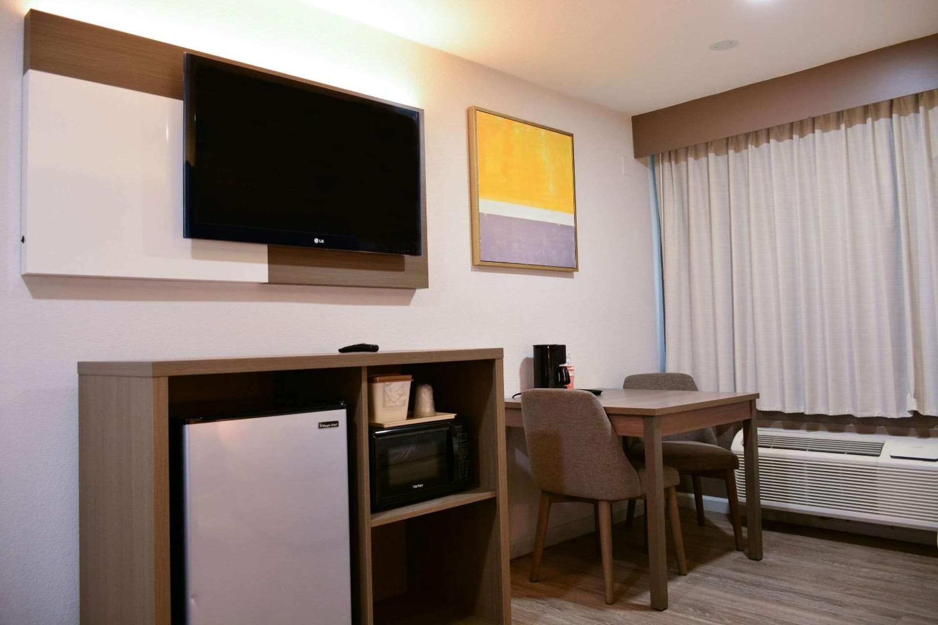 Comfort Inn & Suites Moreno Valley near March Air Reserve Base gallery photo in Moreno Valley, CA — image 62