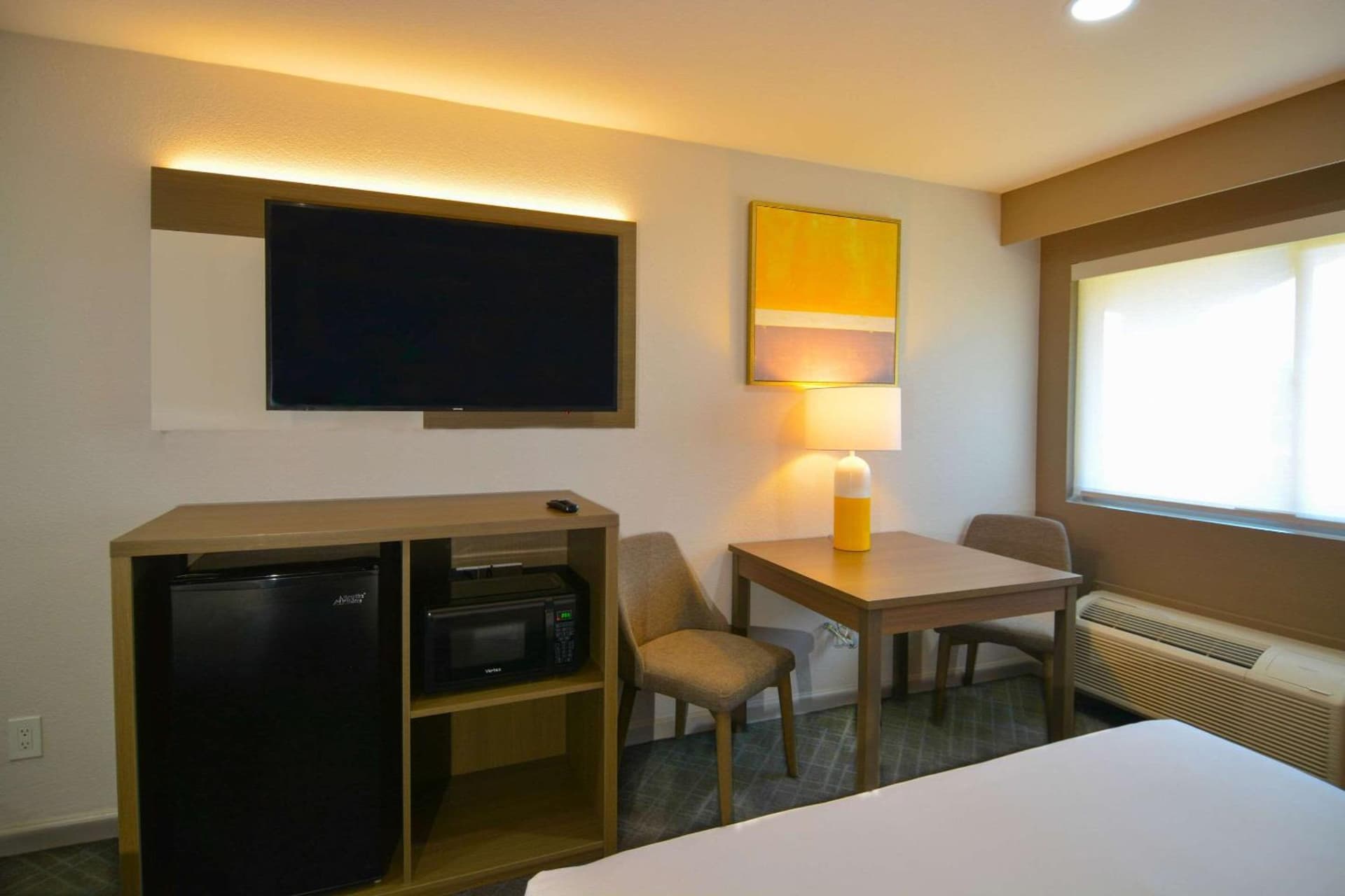 Comfort Inn & Suites Moreno Valley near March Air Reserve Base gallery photo in Moreno Valley, CA — image 17