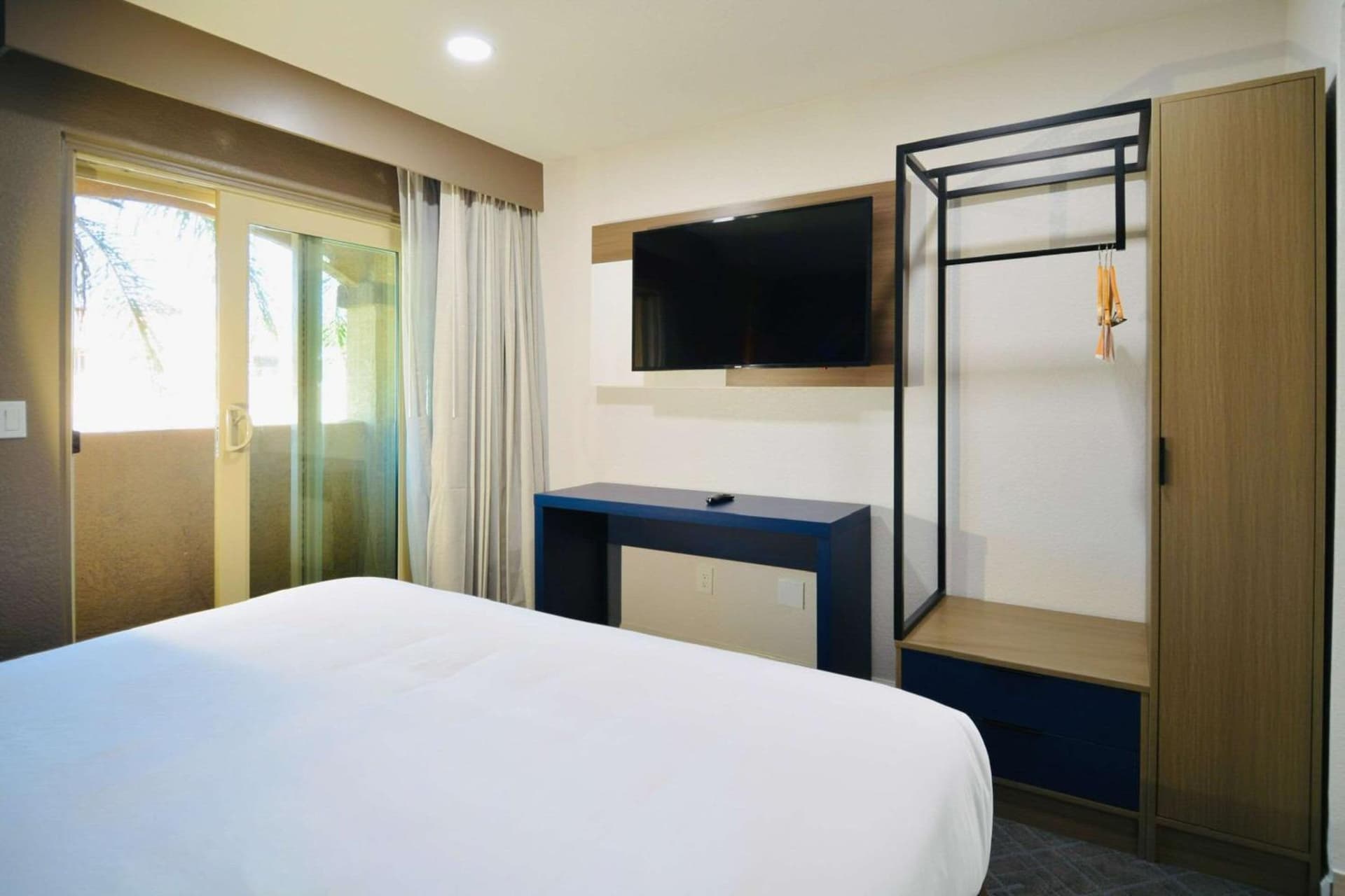 Comfort Inn & Suites Moreno Valley near March Air Reserve Base gallery photo in Moreno Valley, CA — image 8