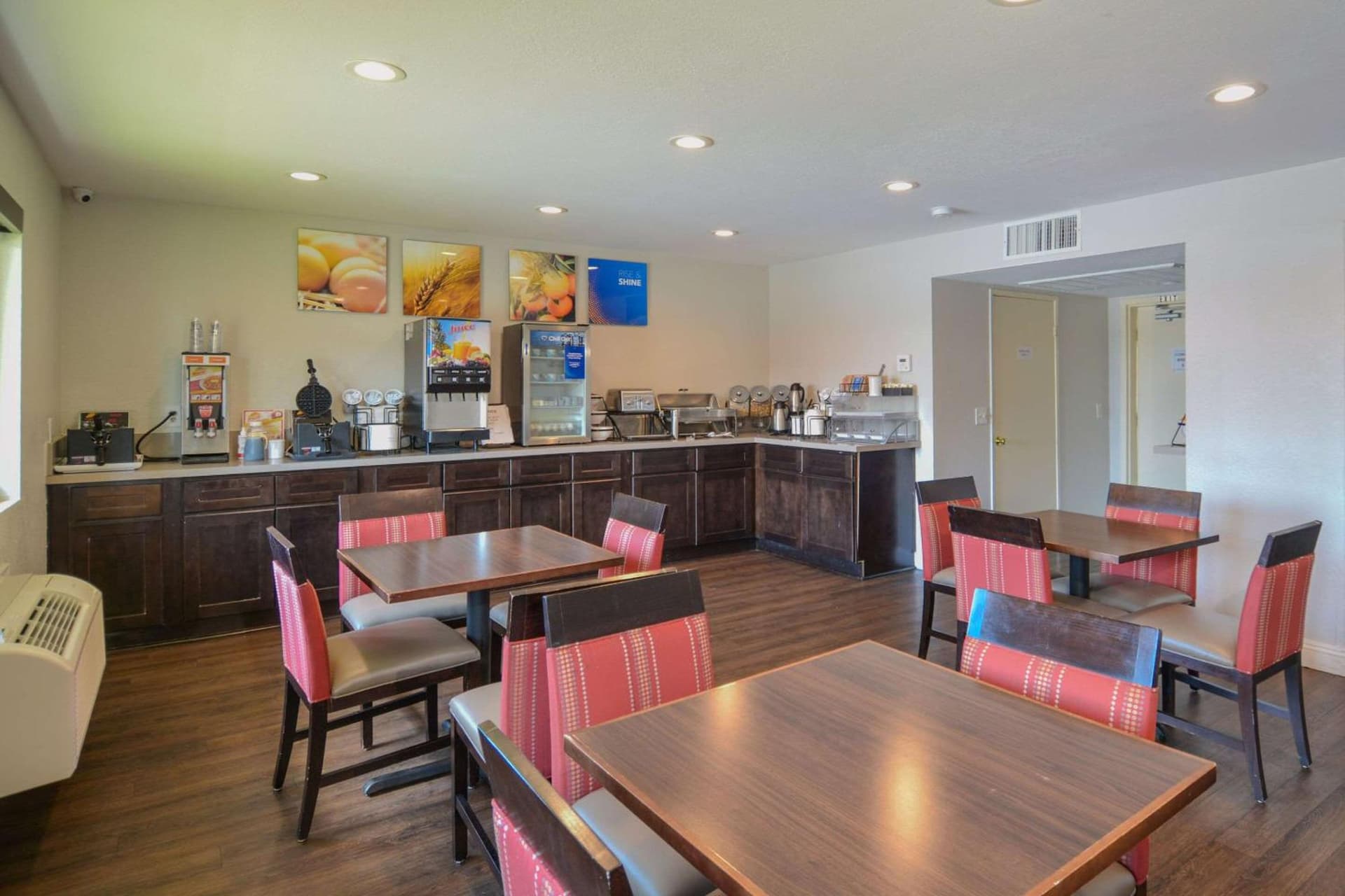 Comfort Inn & Suites Moreno Valley near March Air Reserve Base gallery photo in Moreno Valley, CA — image 60