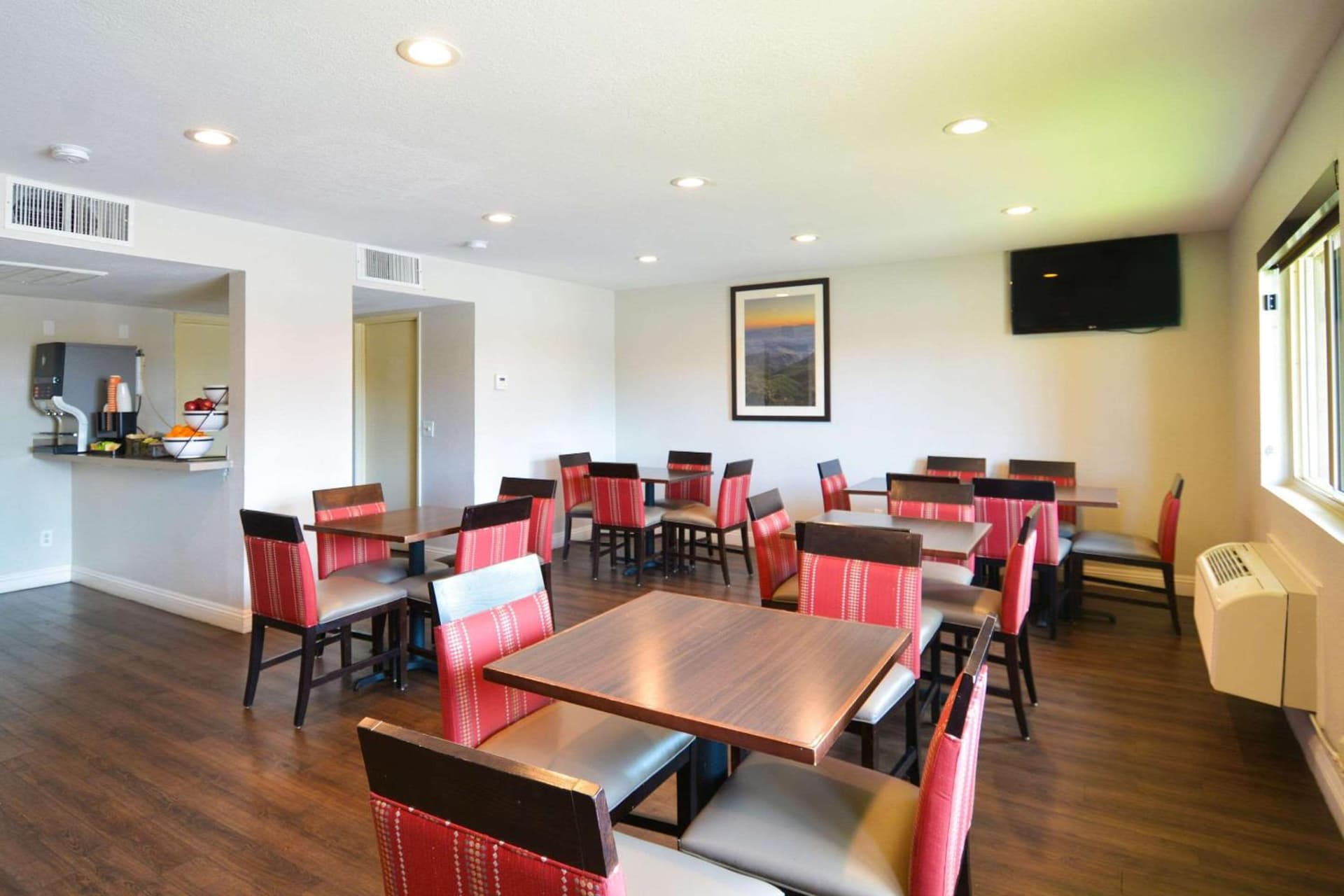 Comfort Inn & Suites Moreno Valley near March Air Reserve Base gallery photo in Moreno Valley, CA — image 39