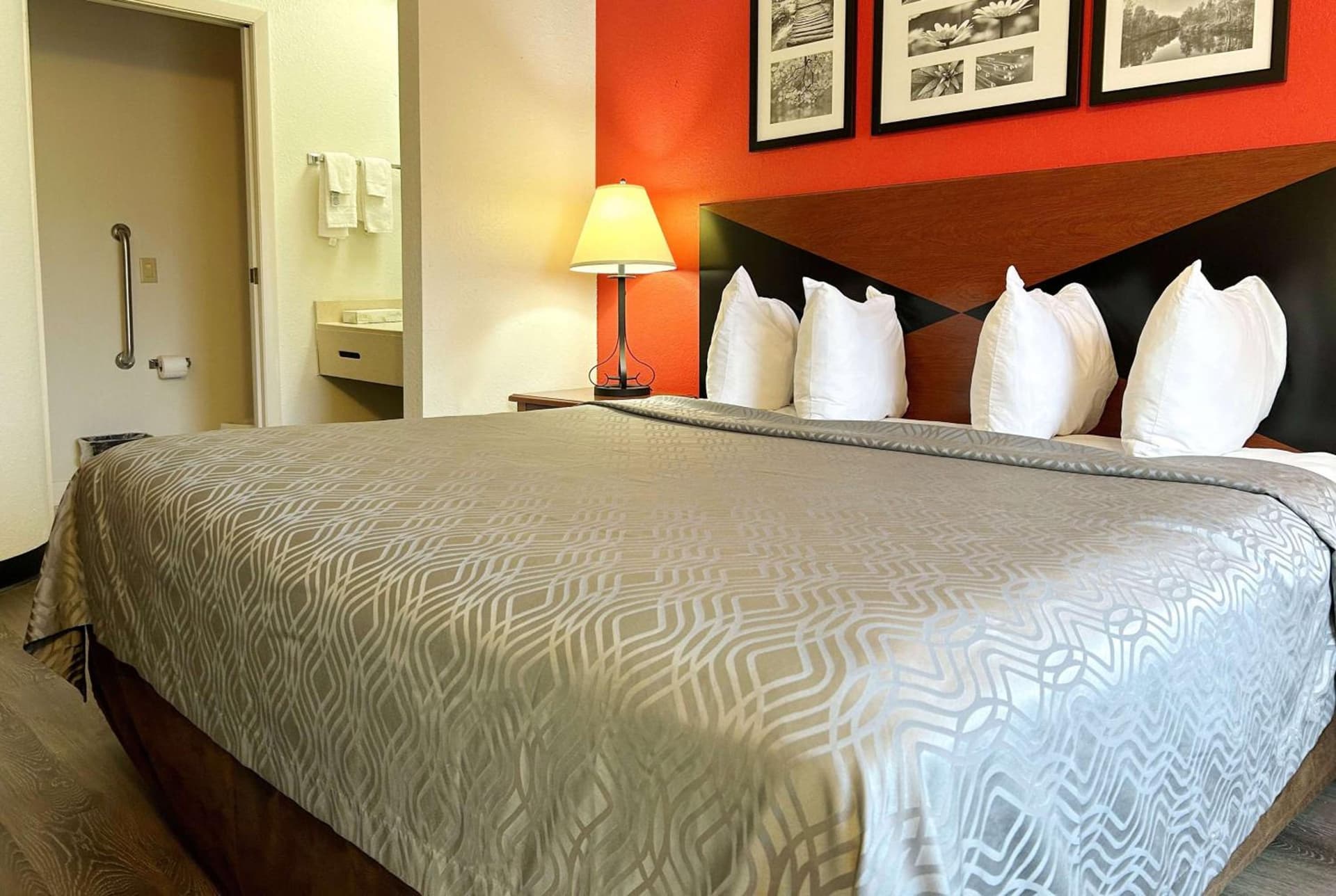 AmericInn by Wyndham Urbana Champaign University Area gallery photo in Champaign, IL — image 5