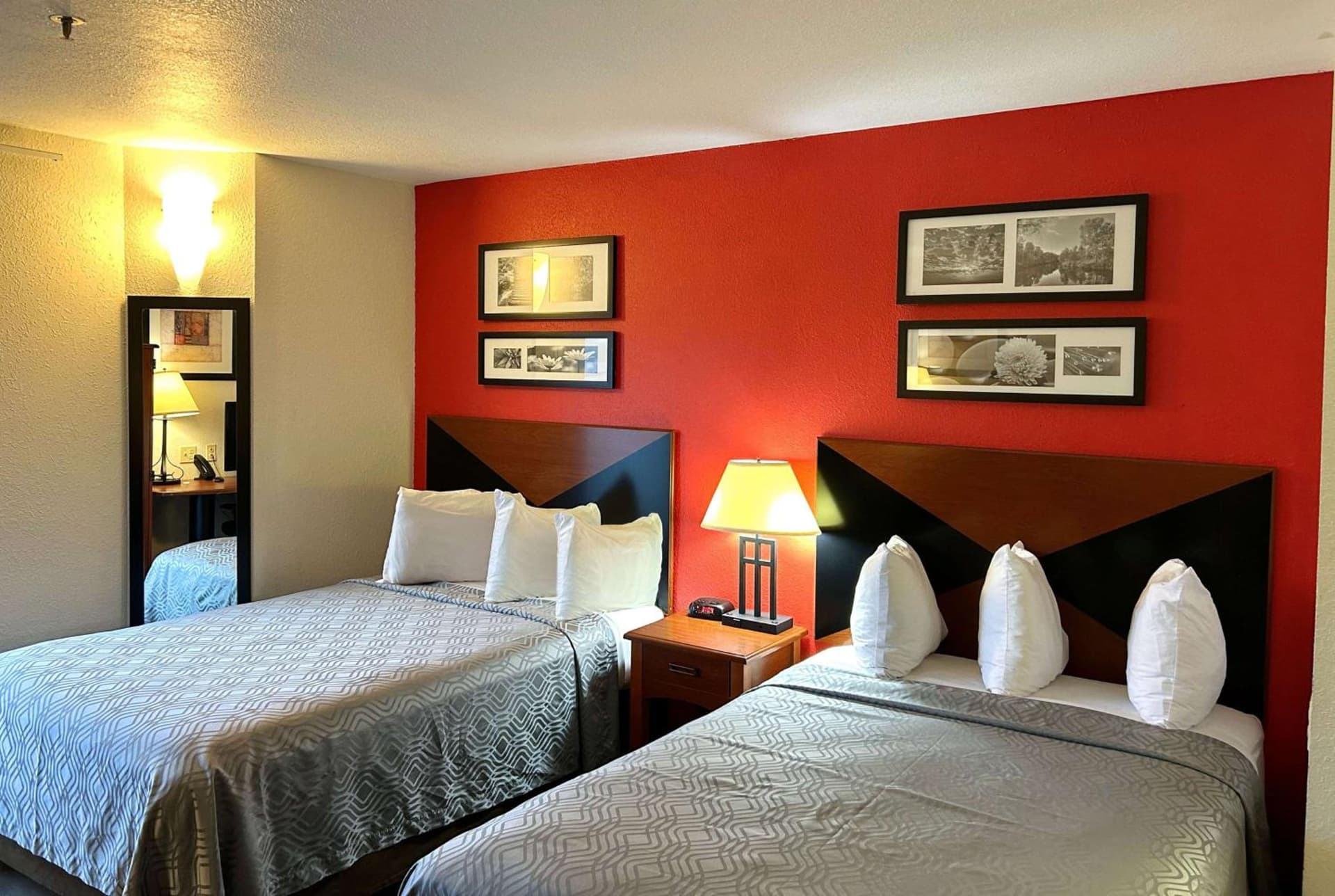 AmericInn by Wyndham Urbana Champaign University Area gallery photo in Champaign, IL — image 10