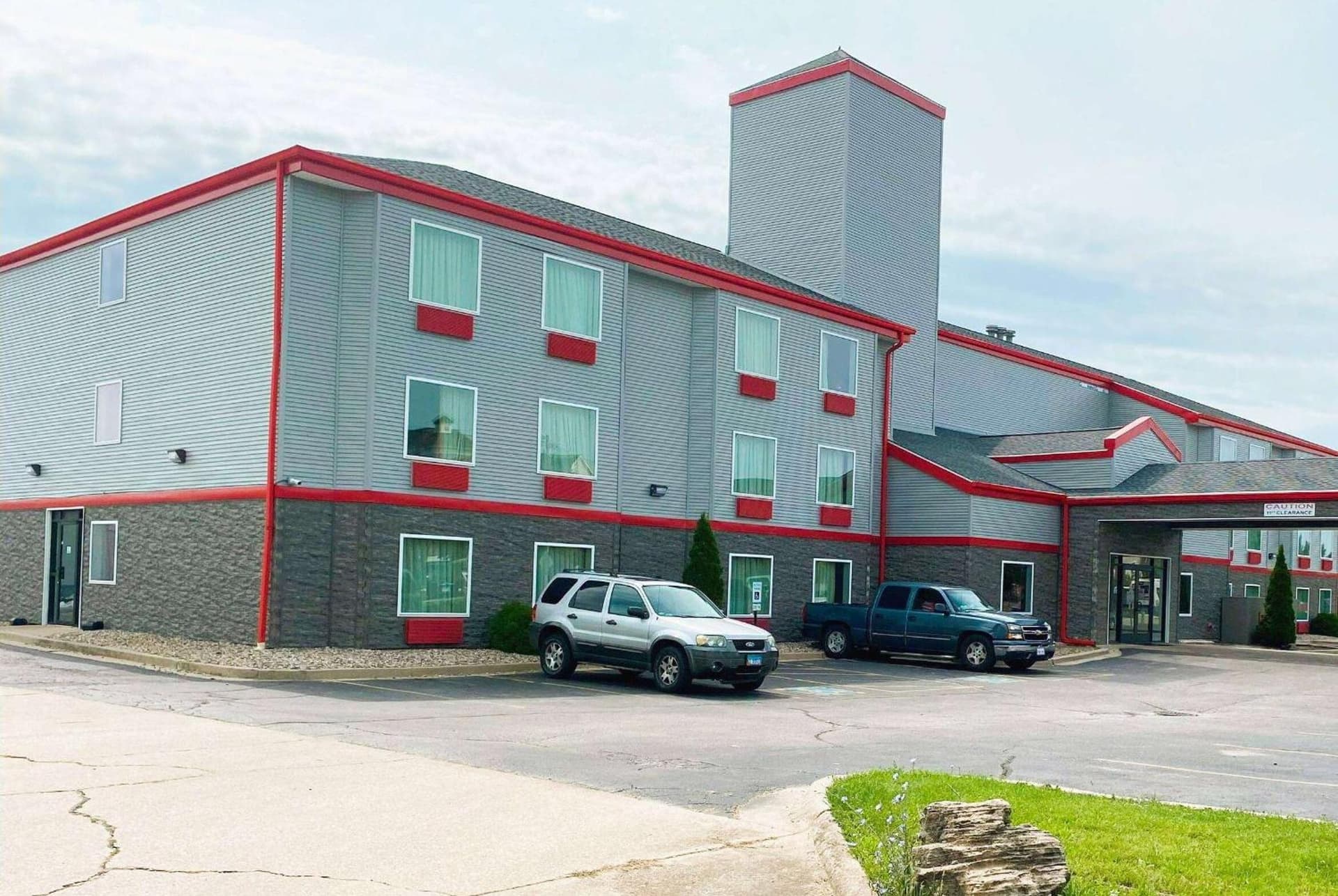 AmericInn by Wyndham Urbana Champaign University Area property views in Champaign, IL — gallery photo 3