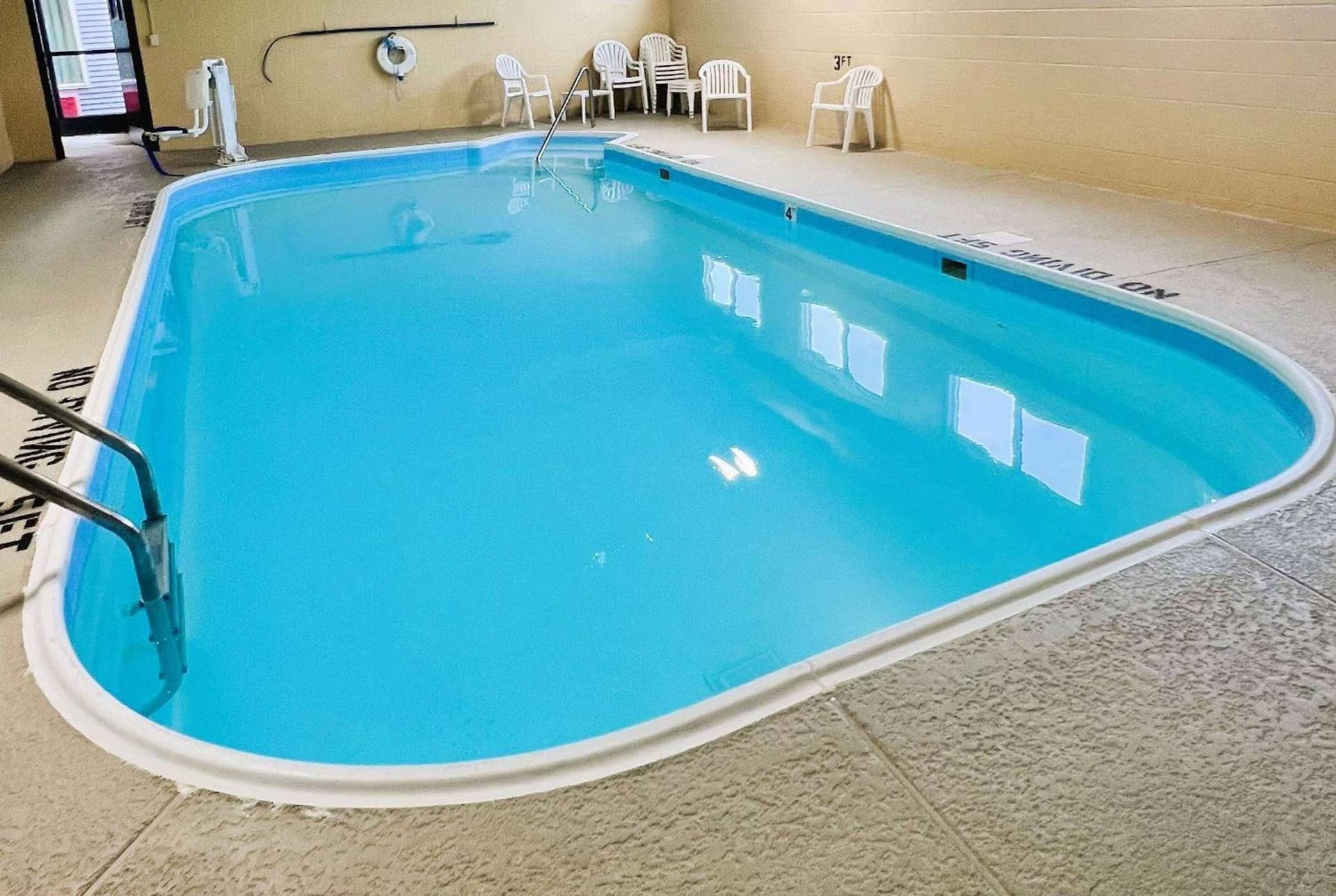 AmericInn by Wyndham Urbana Champaign University Area gallery photo in Champaign, IL — image 15