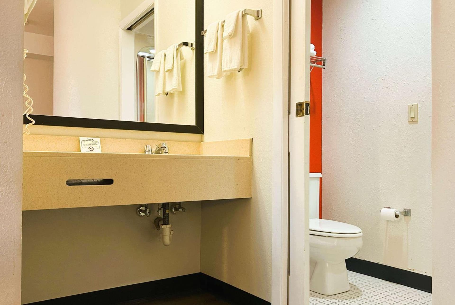 AmericInn by Wyndham Urbana Champaign University Area gallery photo in Champaign, IL — image 6