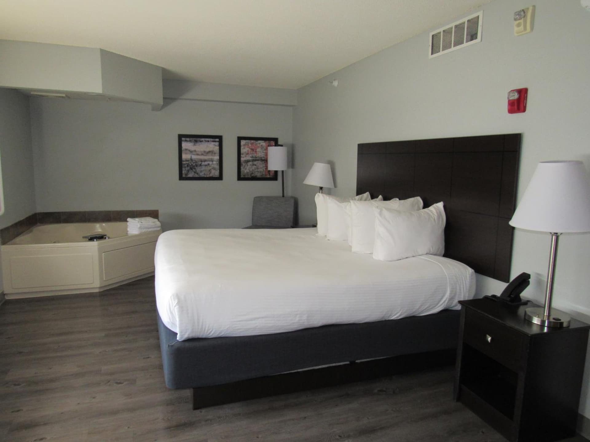 AmericInn by Wyndham Lincoln South gallery photo in Lincoln, NE — image 35