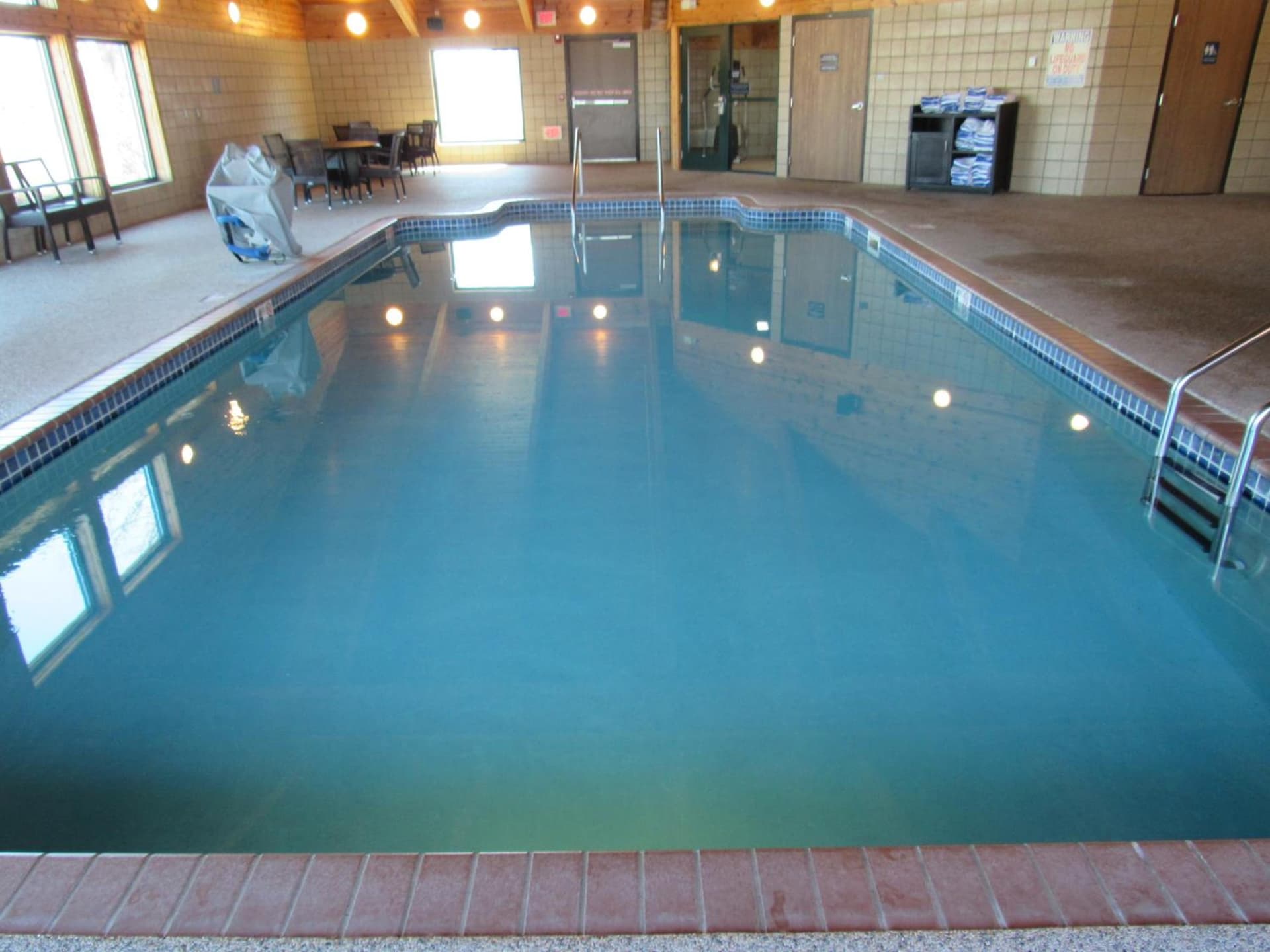 AmericInn by Wyndham Lincoln South interior in Lincoln, NE — gallery photo 2