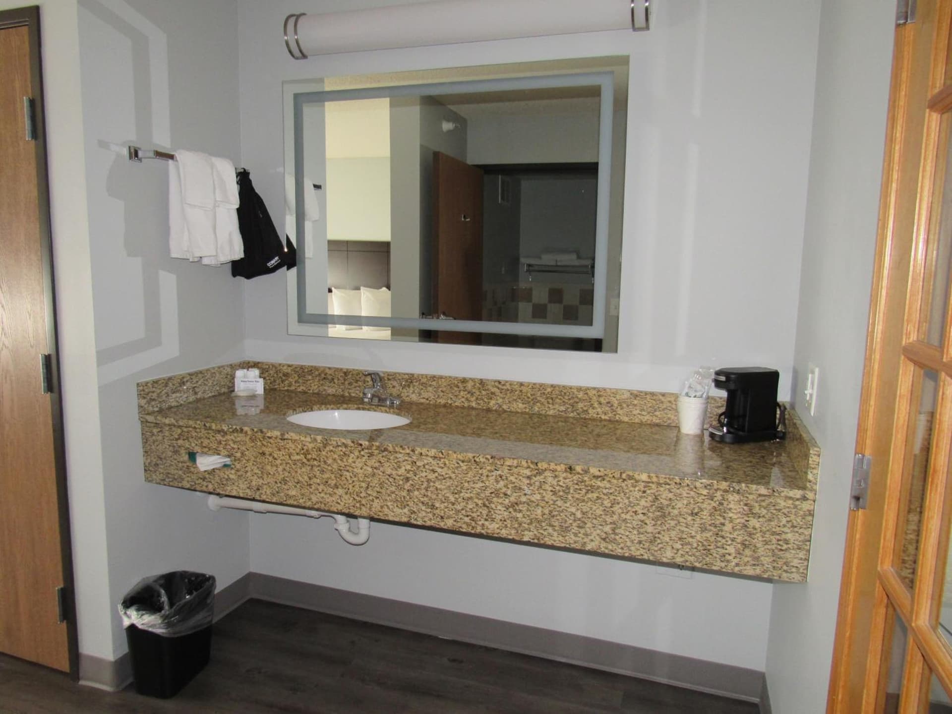 AmericInn by Wyndham Lincoln South gallery photo in Lincoln, NE — image 43