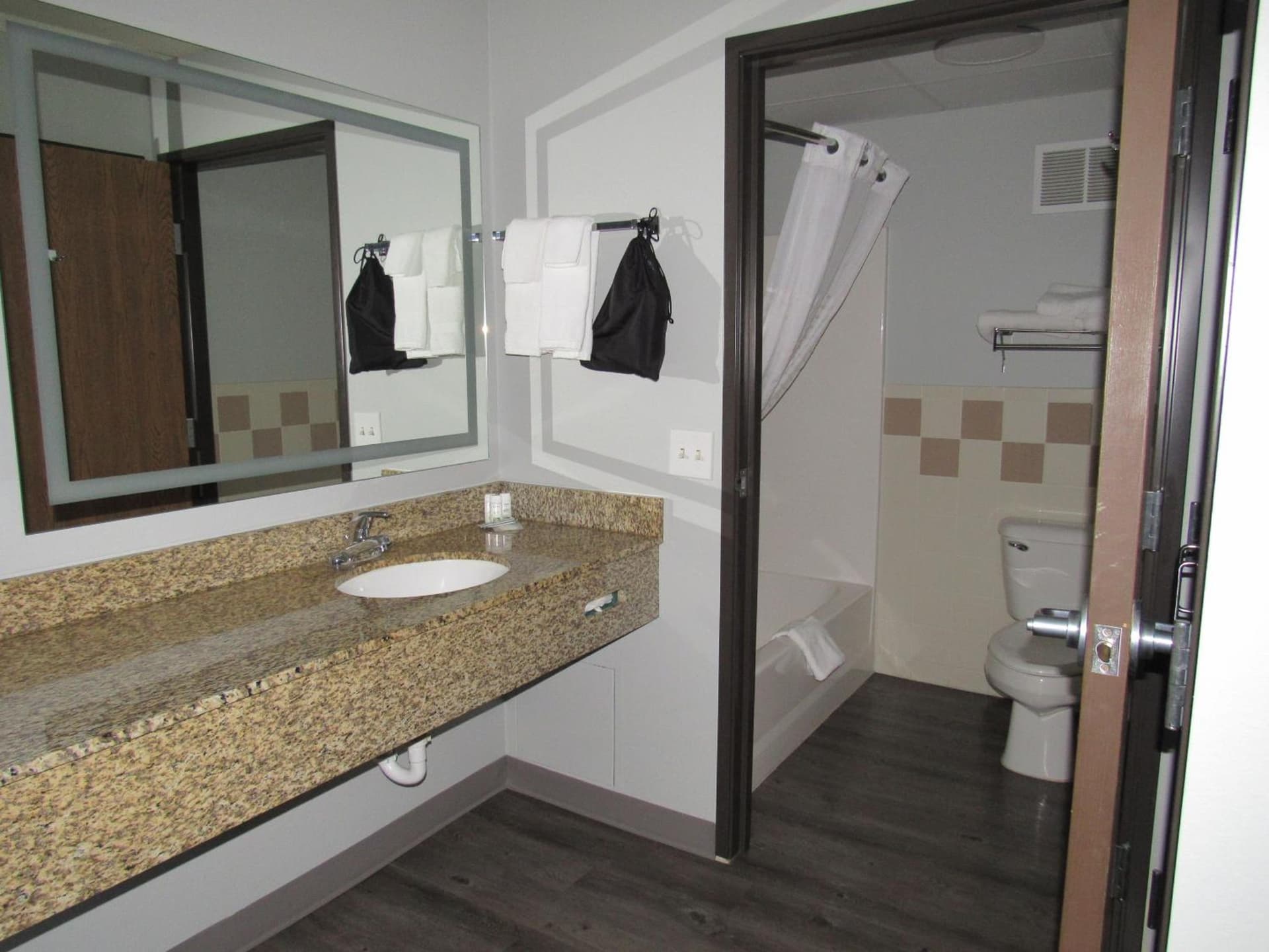 AmericInn by Wyndham Lincoln South gallery photo in Lincoln, NE — image 28