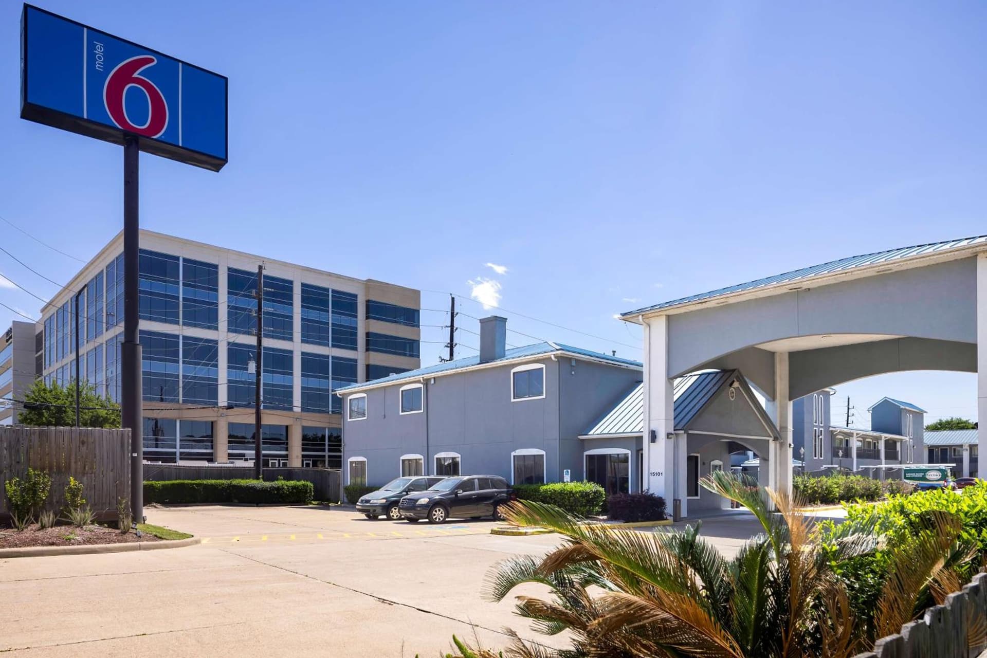 Motel 6 Houston, TX - I-10 West featured exterior or lobby in Houston, TX — similar hotel