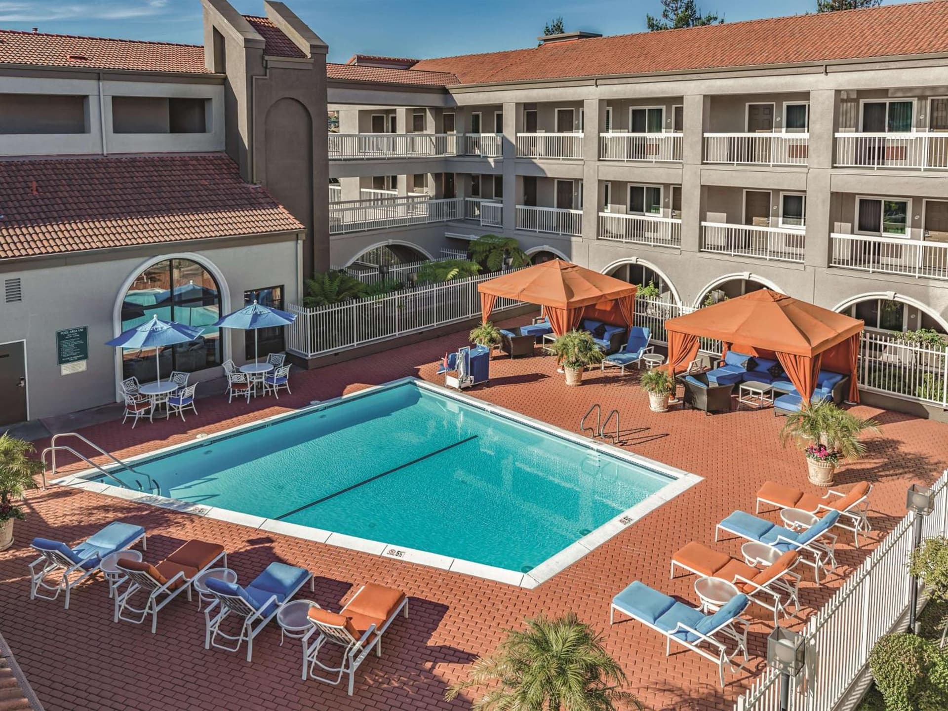 La Quinta Wyndham SFO Airport West Millbrae-Presidents Award Winner-FREE ARPRT SHTL interior in Millbrae, CA — gallery photo 2