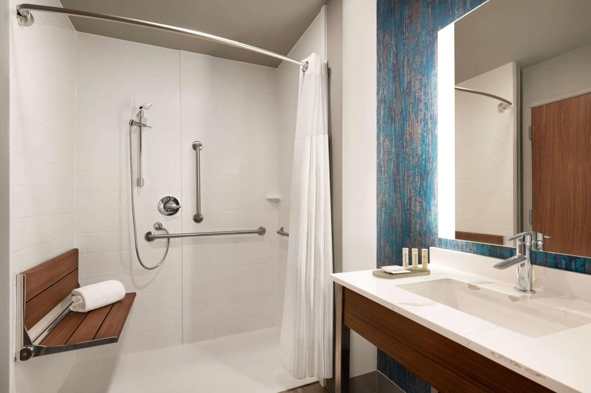 La Quinta Inn & Suites by Wyndham Marysville gallery photo in Marysville, WA — image 23