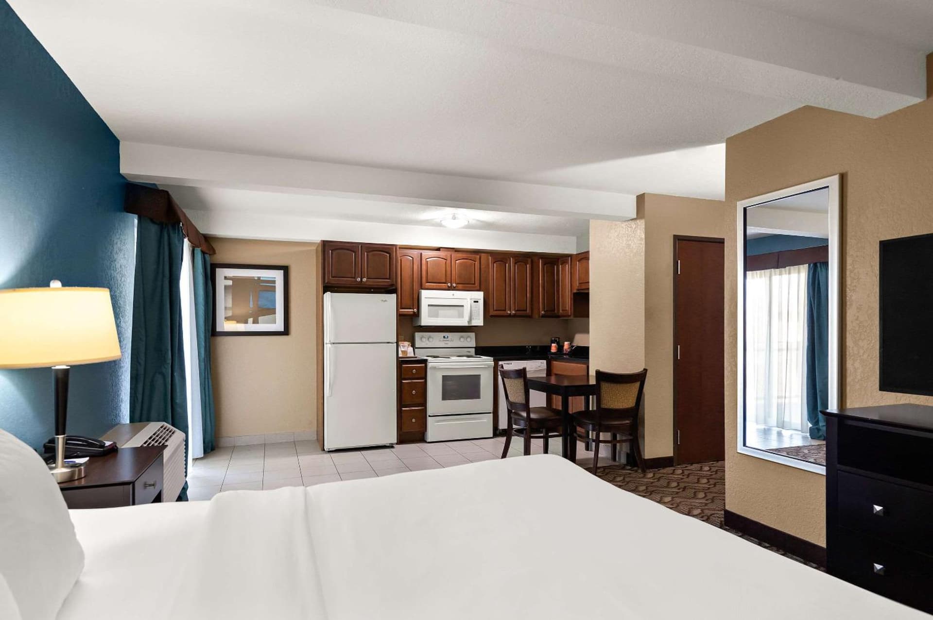 Comfort Inn & Suites Springfield I-55 gallery photo in Springfield, IL — image 7