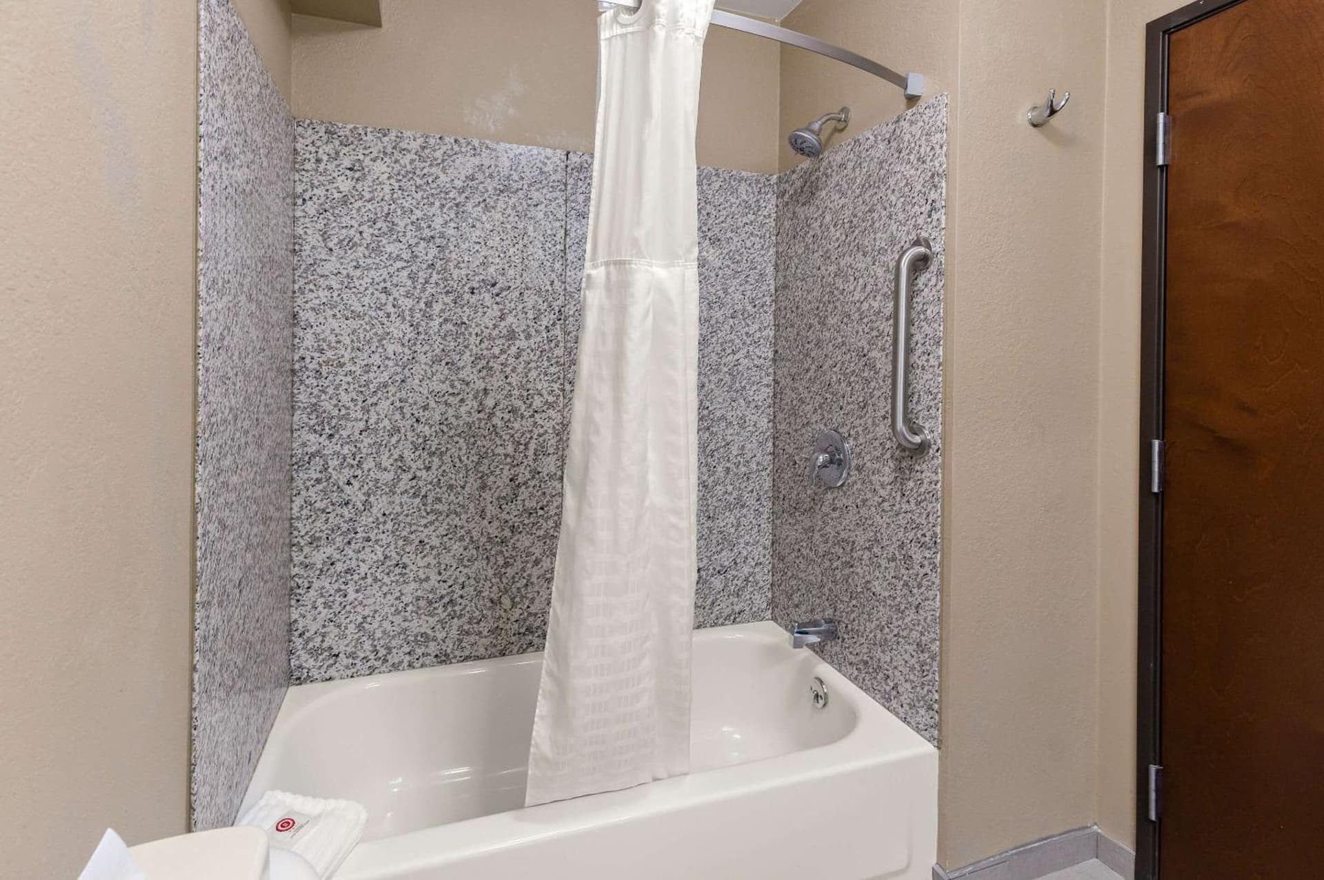 Comfort Inn & Suites Springfield I-55 interior in Springfield, IL — gallery photo 2
