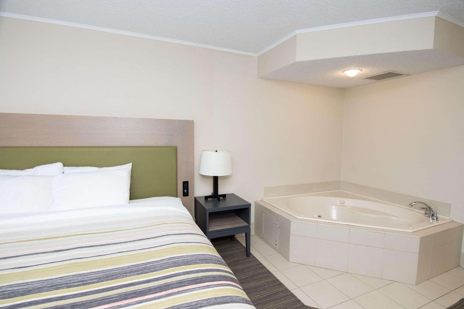Country Inn & Suites by Radisson, Lehighton-Jim Thorpe, PA gallery photo in Lehighton, PA — image 23